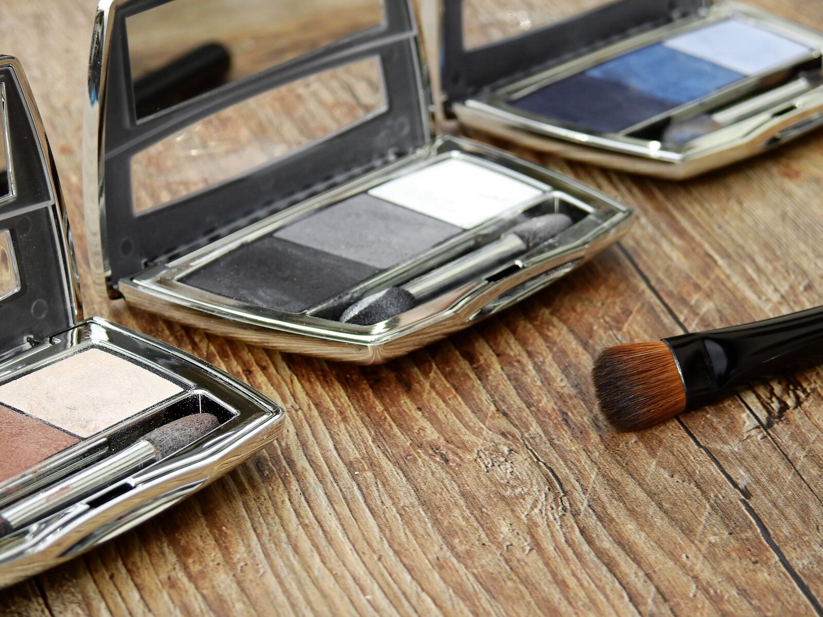 Nikon Coolpix P900 sample photo. Cosmetics, make up, makeup photography