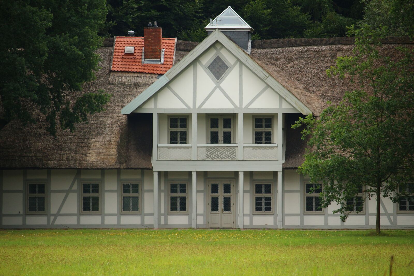 Canon EOS 100D (EOS Rebel SL1 / EOS Kiss X7) sample photo. House, swiss house, truss photography