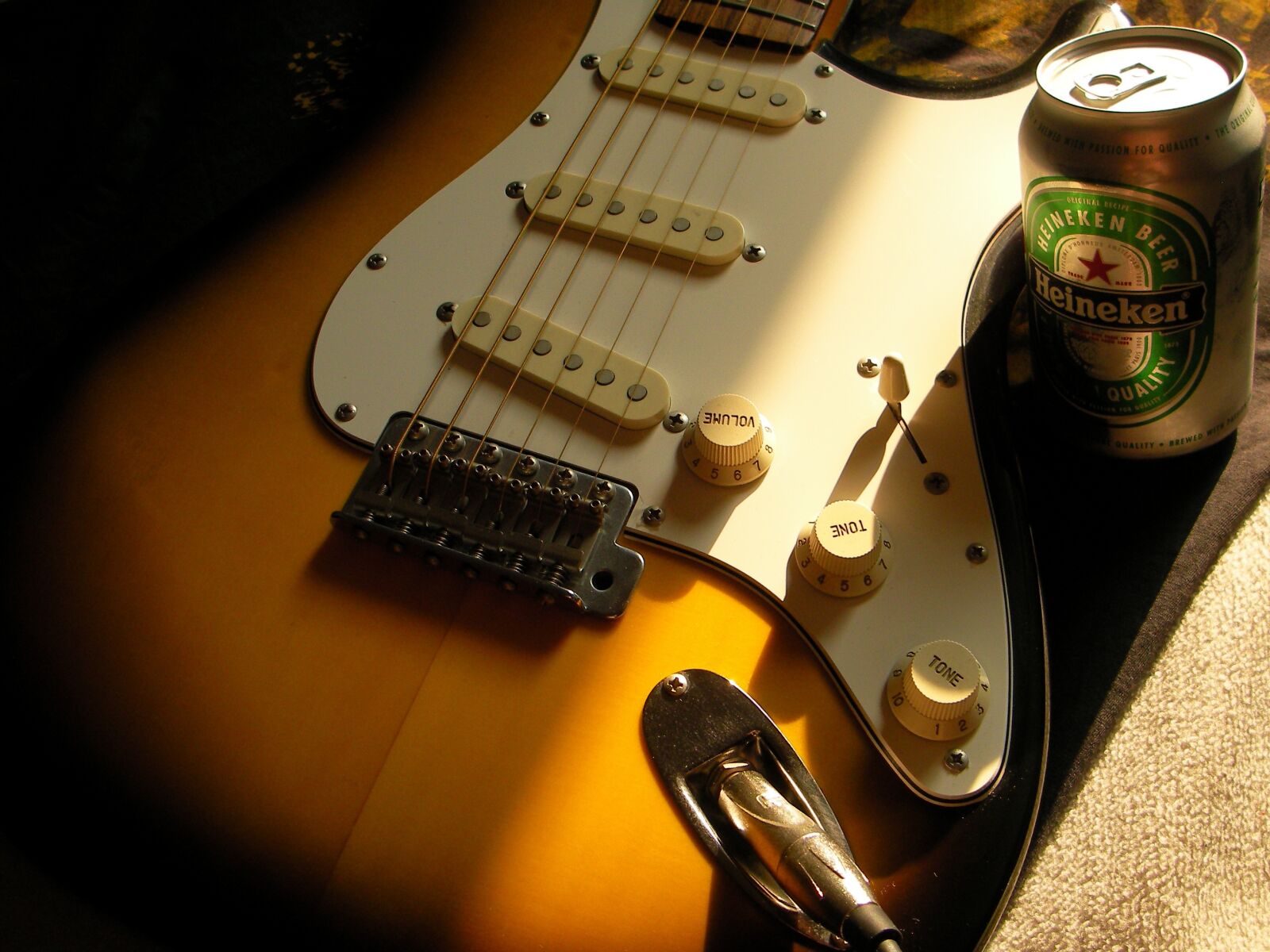 SANYO E6 sample photo. Guitar, stratocaster, beer photography