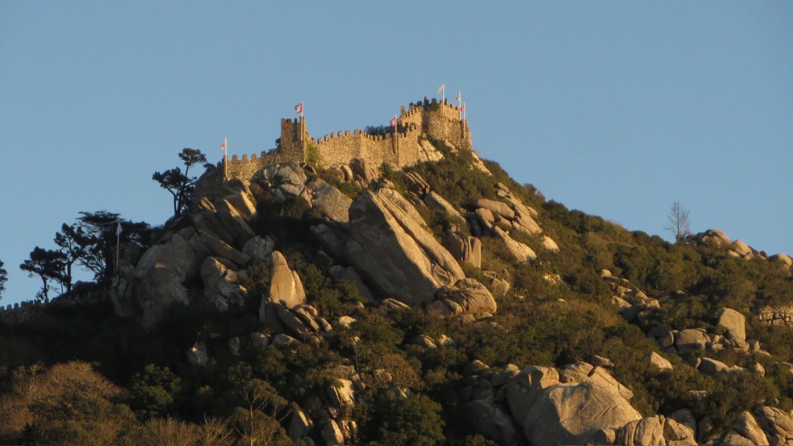 Canon PowerShot ELPH 520 HS (IXUS 500 HS / IXY 3) sample photo. By lucy morgan portugal 2026 photography