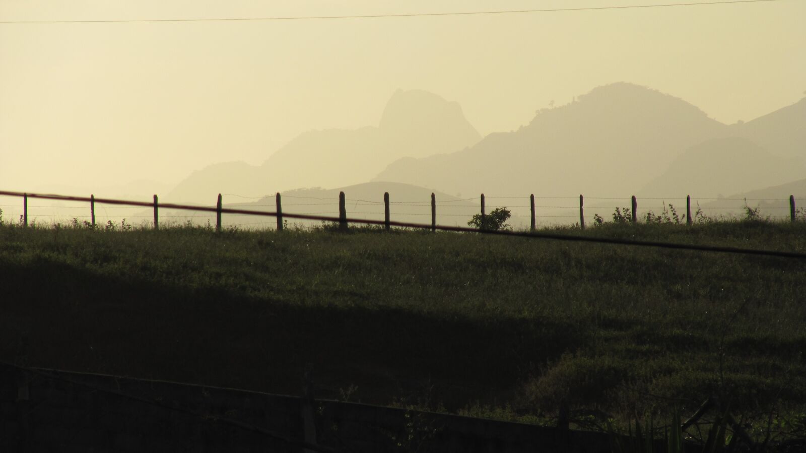 Canon PowerShot SX200 IS sample photo. Cerrado, mountains, field photography