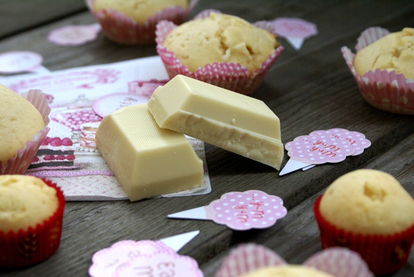 Sony Alpha DSLR-A100 sample photo. White chocolate, muffins, muffin photography