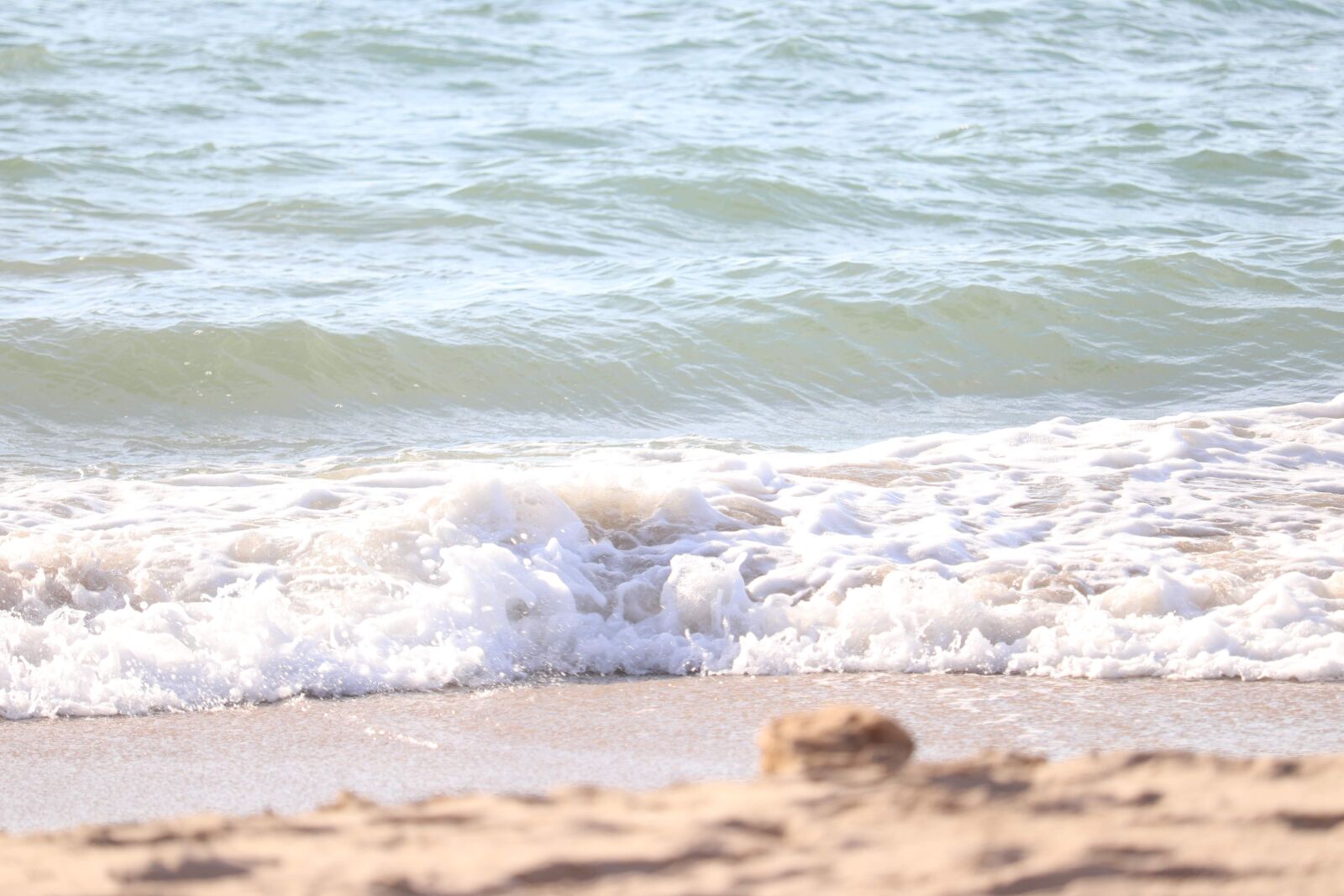Canon EF-S 55-250mm F4-5.6 IS STM sample photo. Waves, beach, water photography