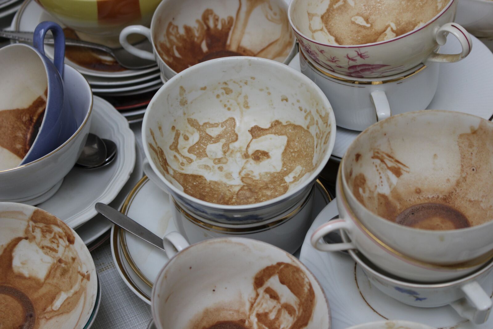 Canon EOS 700D (EOS Rebel T5i / EOS Kiss X7i) sample photo. Cup, dirty, spot photography