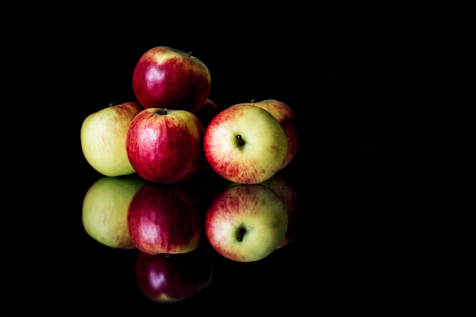 Canon EOS 600D (Rebel EOS T3i / EOS Kiss X5) sample photo. Fruit, apple, food photography