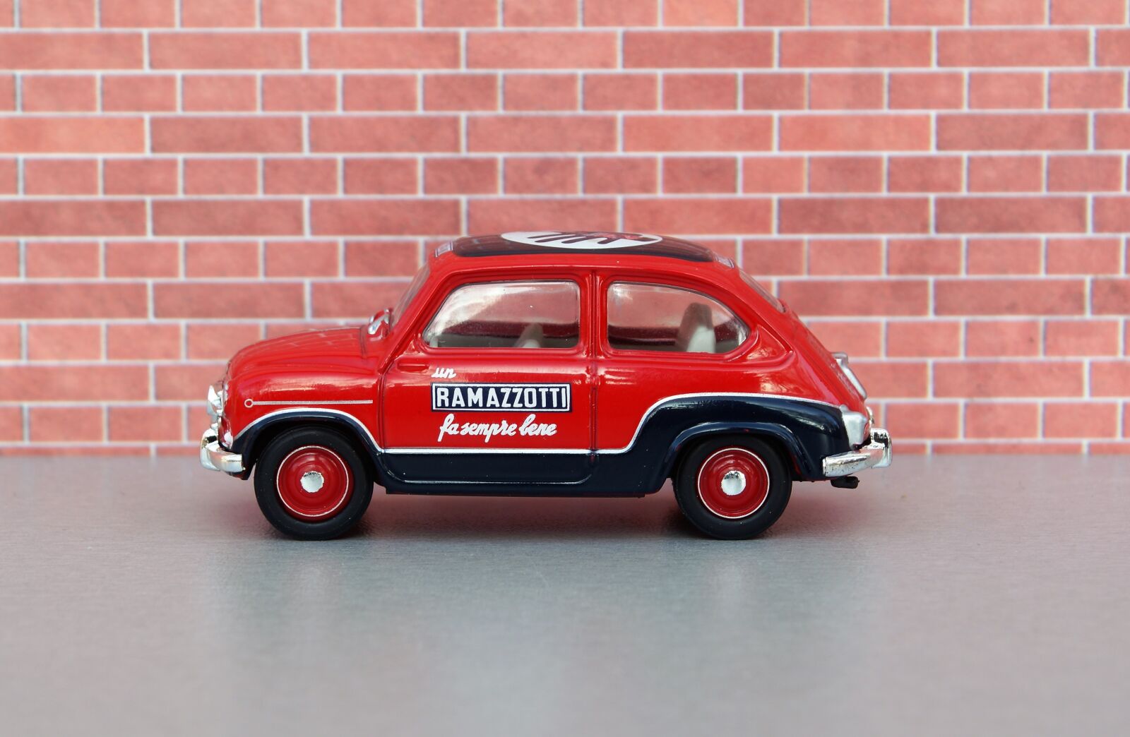 Sony DT 18-70mm F3.5-5.6 sample photo. Model car, fiat 500, fiat 600 photography