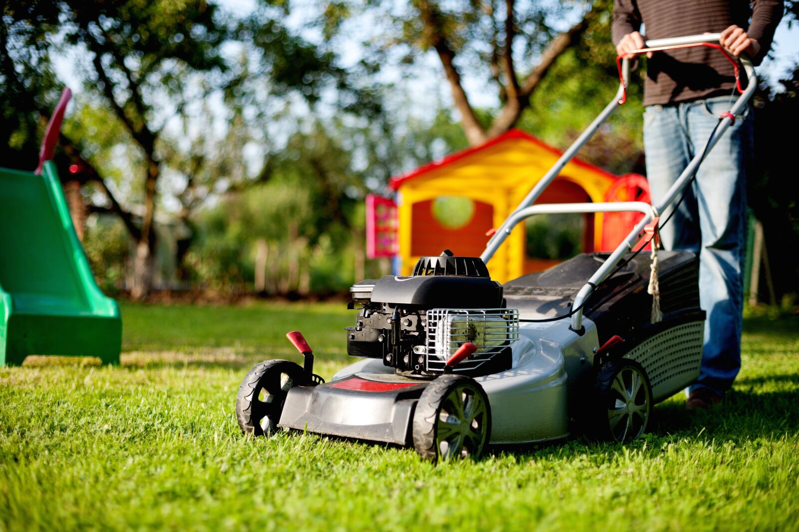 Canon EOS-1Ds Mark III + Canon EF 50mm F1.4 USM sample photo. Lawn mower, lawn mowing photography