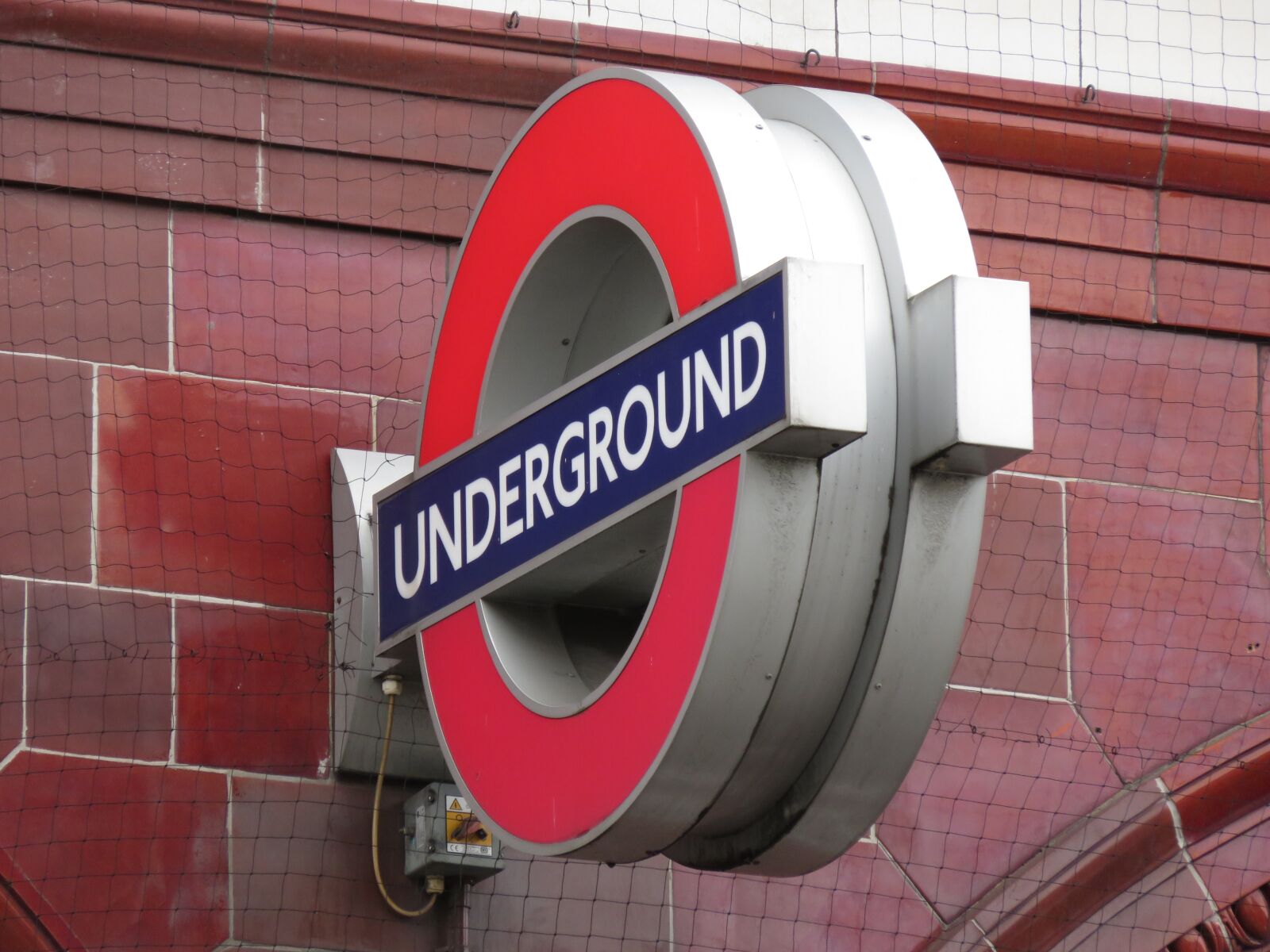Canon PowerShot SX710 HS sample photo. Underground, london, metro photography