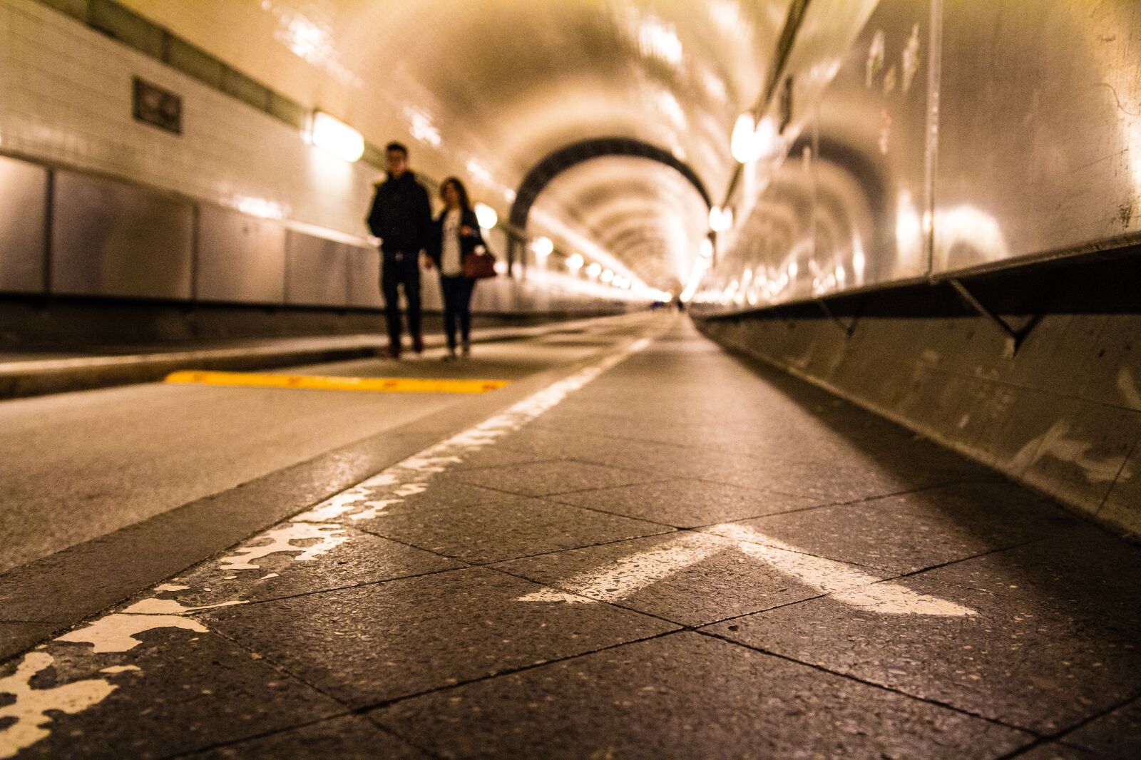 Canon EOS 600D (Rebel EOS T3i / EOS Kiss X5) sample photo. Tunnel, elbe tunnel, hamburg photography