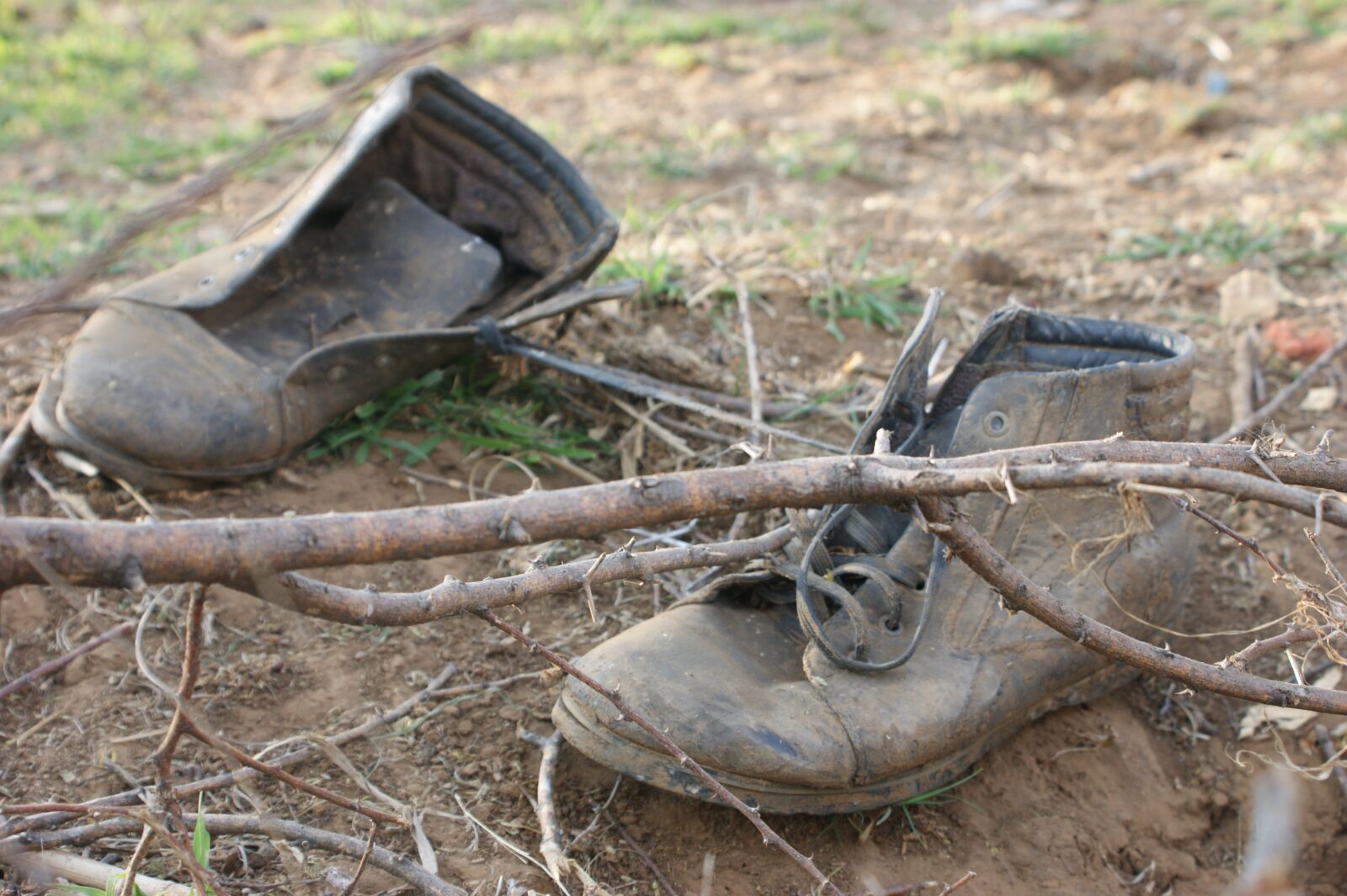 Sony Alpha DSLR-A390 sample photo. Old shoes, shoes, black photography