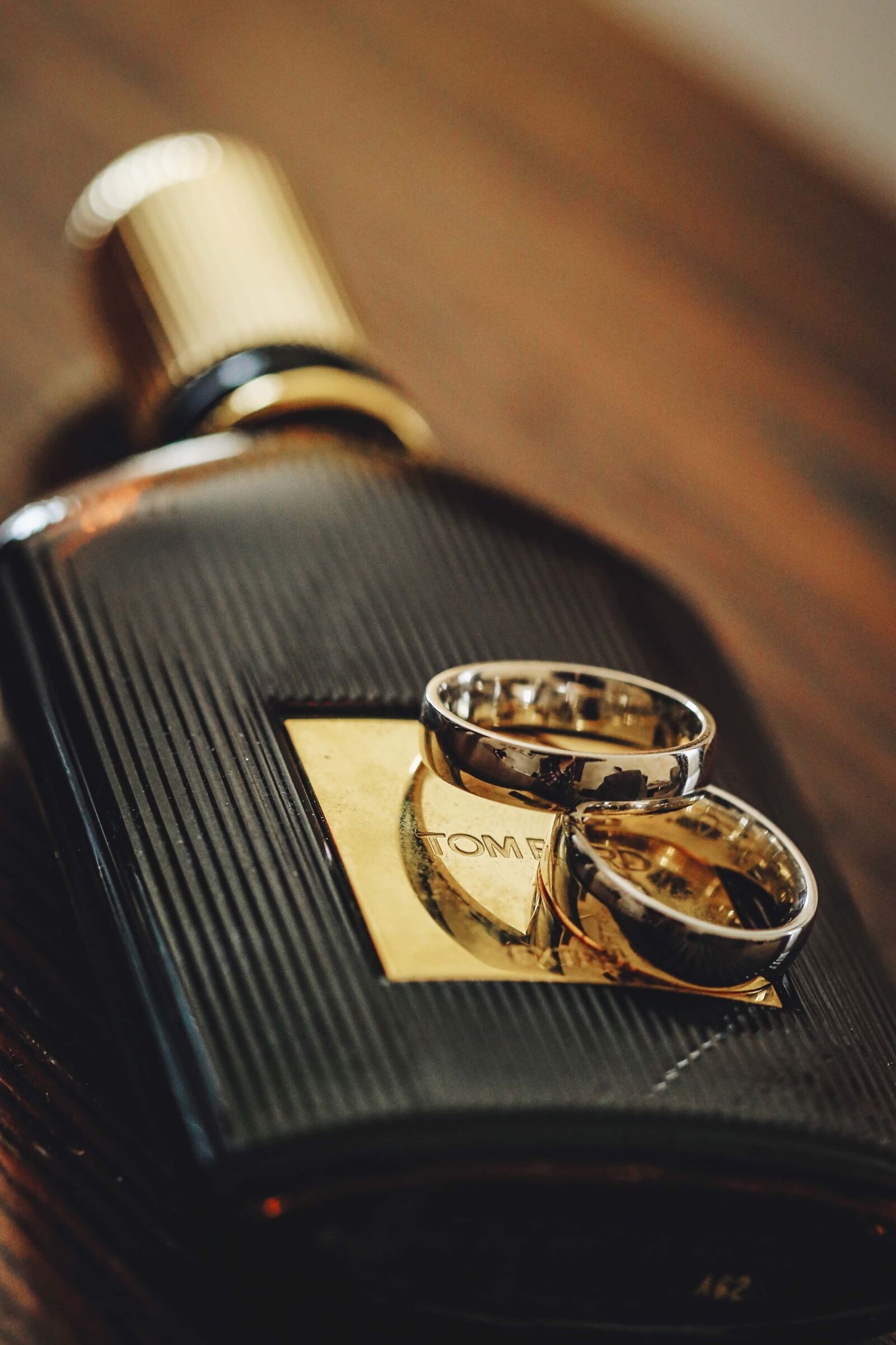 Canon EOS 6D + Canon EF 100mm F2.8 Macro USM sample photo. Bottle, gold, golden glow photography
