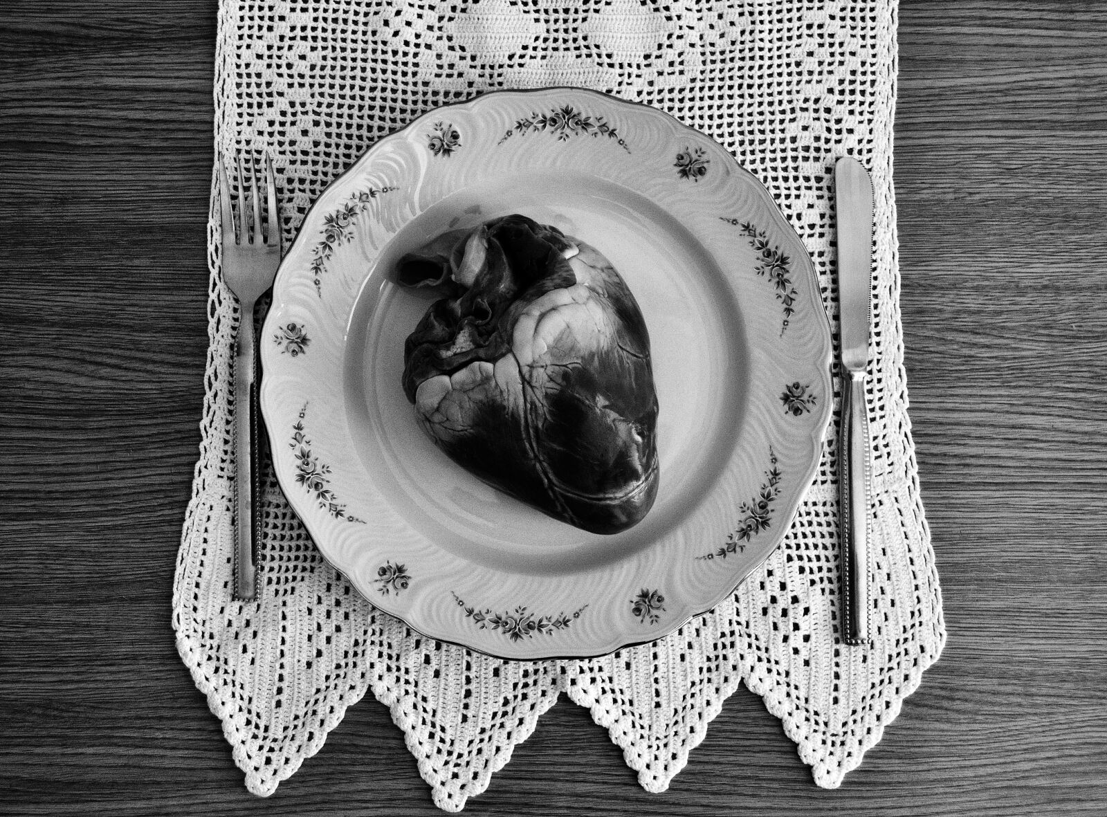 Nikon D90 sample photo. Heart, cow, dish photography