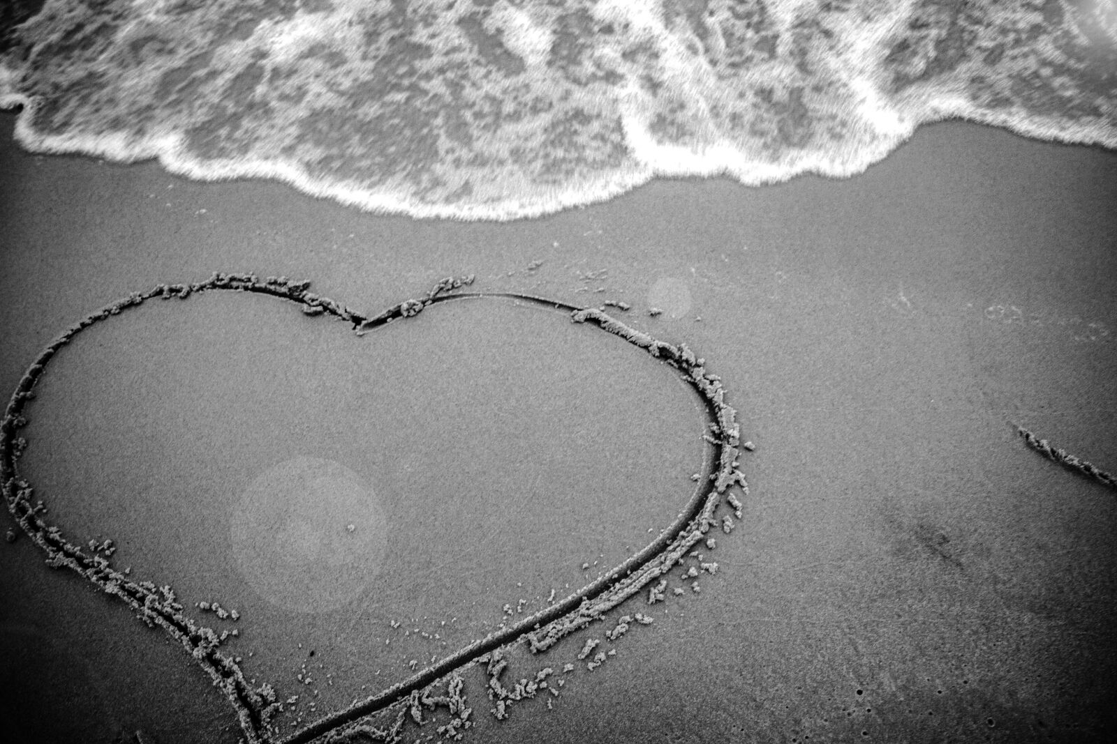 Canon EOS 7D sample photo. Heart, sand, beach photography