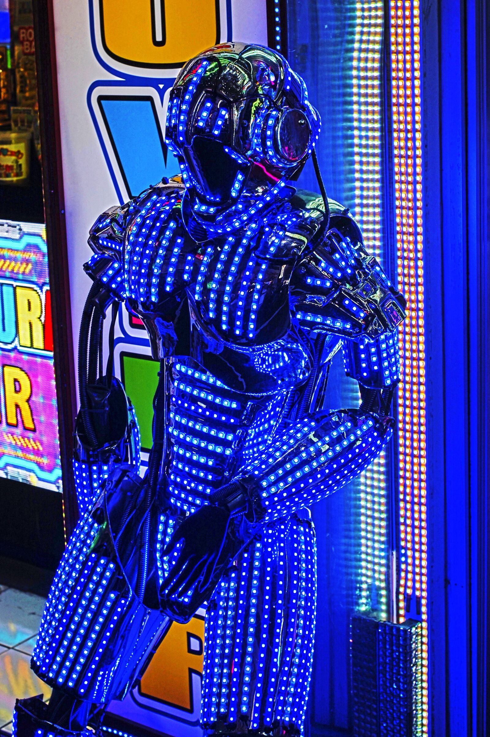 Nikon D40 sample photo. Japan, robot, night photography