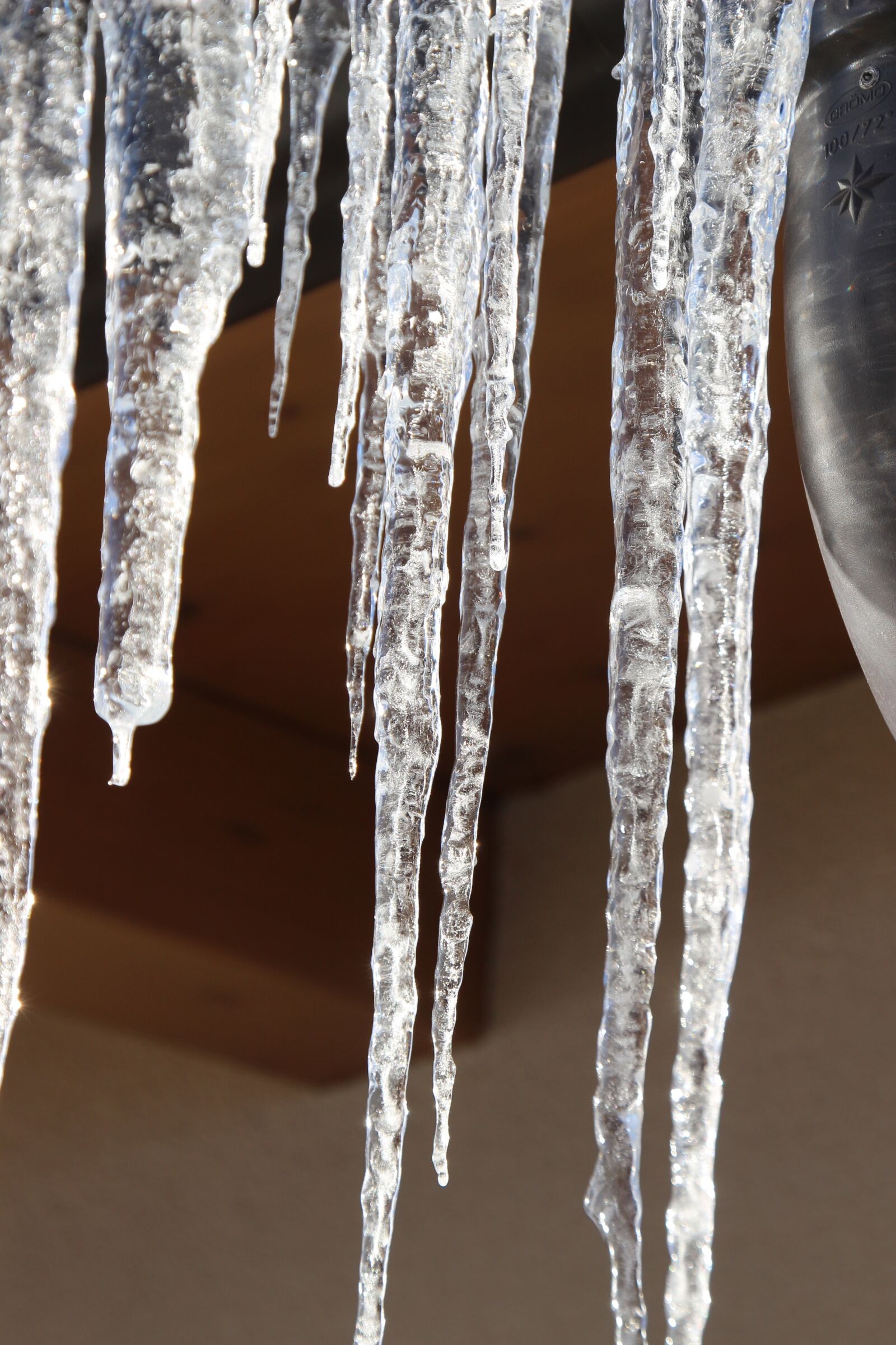 Canon EOS 700D (EOS Rebel T5i / EOS Kiss X7i) sample photo. Icicle, frost, background photography