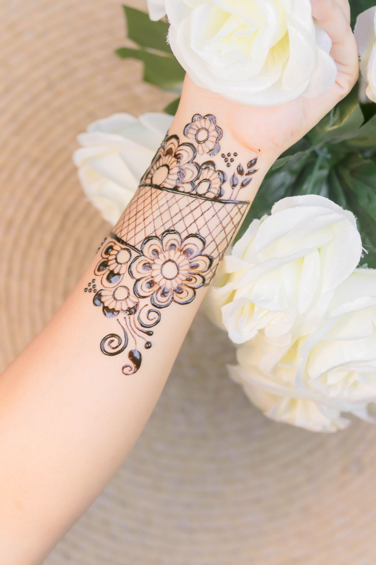 Canon EOS 80D + Canon EF 50mm F1.8 STM sample photo. Henna, hands, mehendi photography