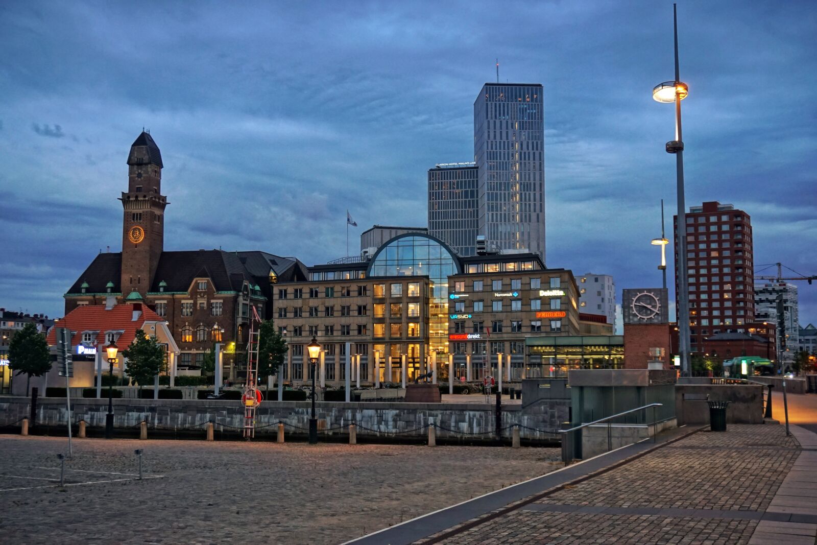Sony E 16-50mm F3.5-5.6 PZ OSS sample photo. Malmö, port, architecture photography