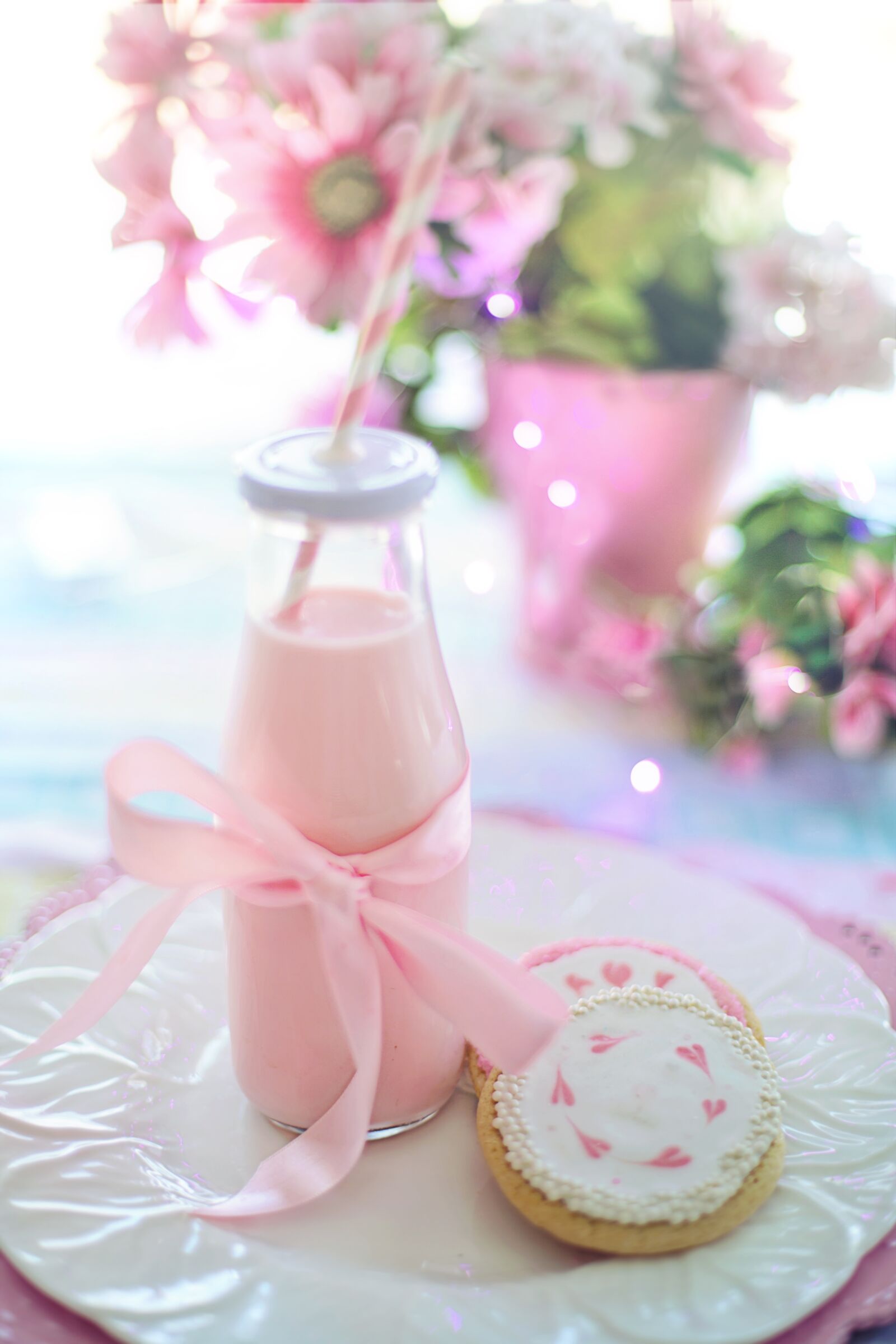 Canon EF 50mm F1.4 USM sample photo. Milk, pink, strawberry milk photography