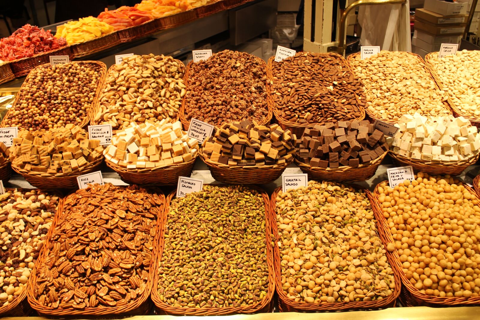 Canon EOS 1100D (EOS Rebel T3 / EOS Kiss X50) sample photo. Nuts, markets, shop photography