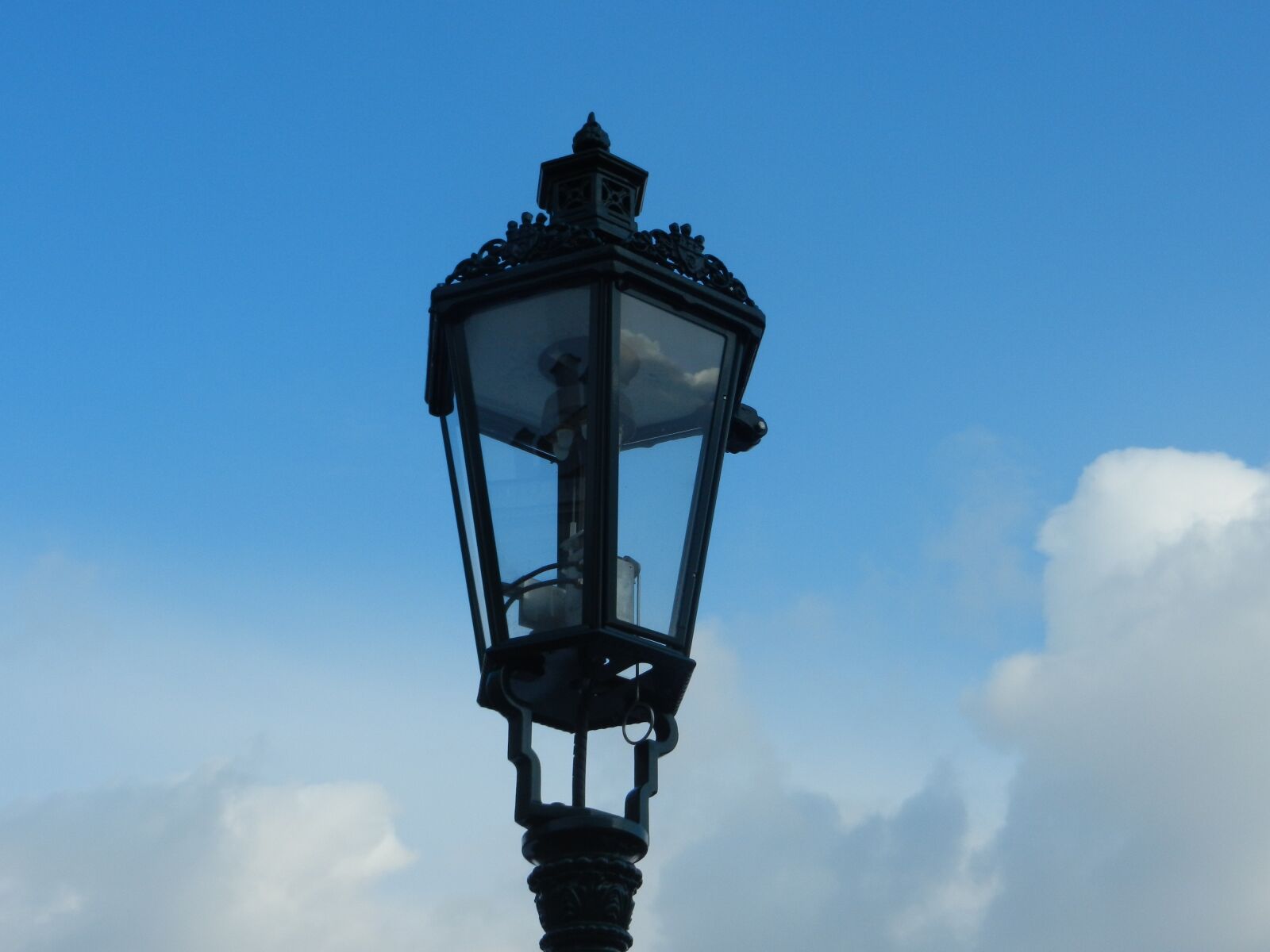 Nikon Coolpix S9100 sample photo. Lantern, street, lighting photography