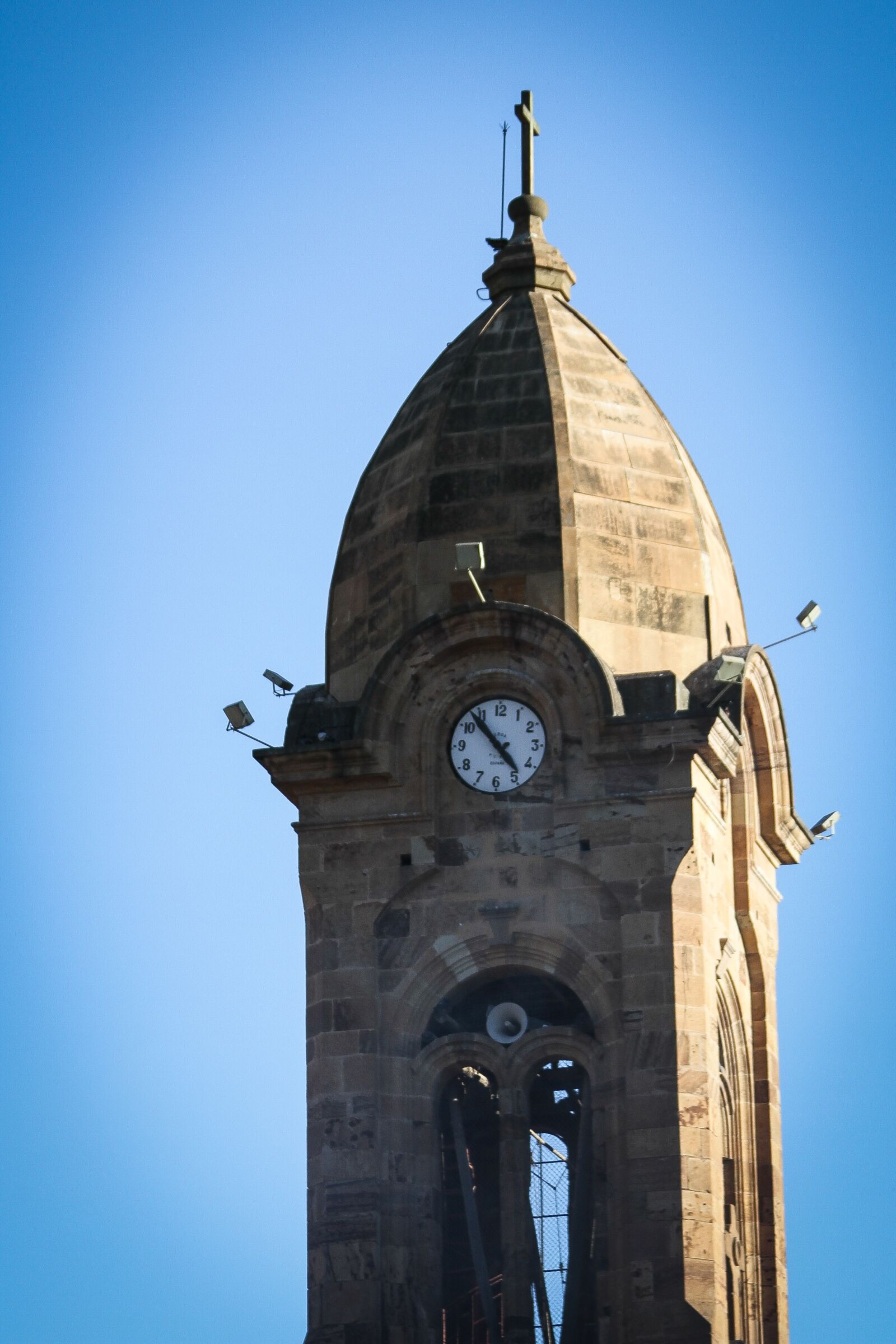 Canon EF 28-135mm F3.5-5.6 IS USM sample photo. Clock, tower, sky photography