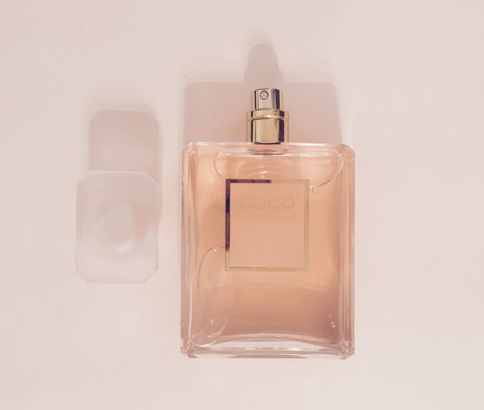 iPhone 6 back camera 4.15mm f/2.2 sample photo. Chanel, coco, pink photography