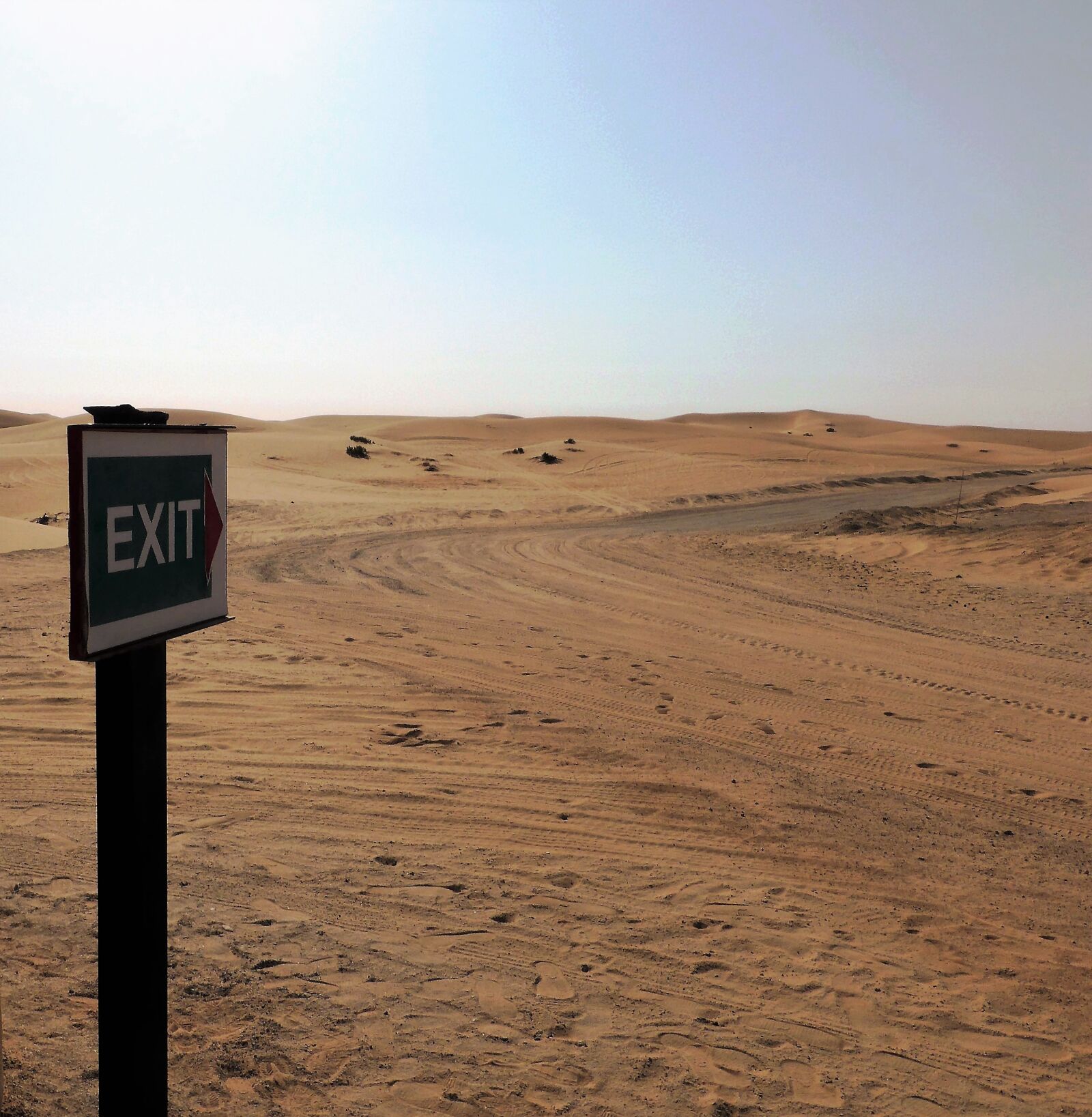 Panasonic Lumix DMC-ZS30 (Lumix DMC-TZ40) sample photo. Road sign, desert, sand photography