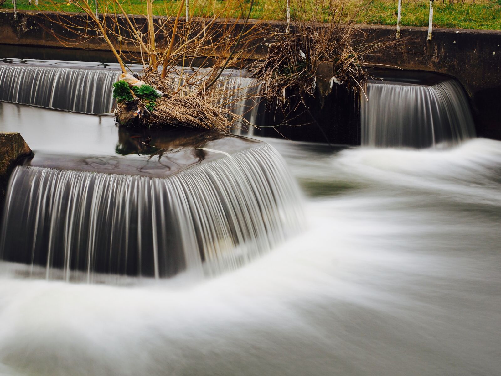 Olympus OM-D E-M1 sample photo. Weir photography