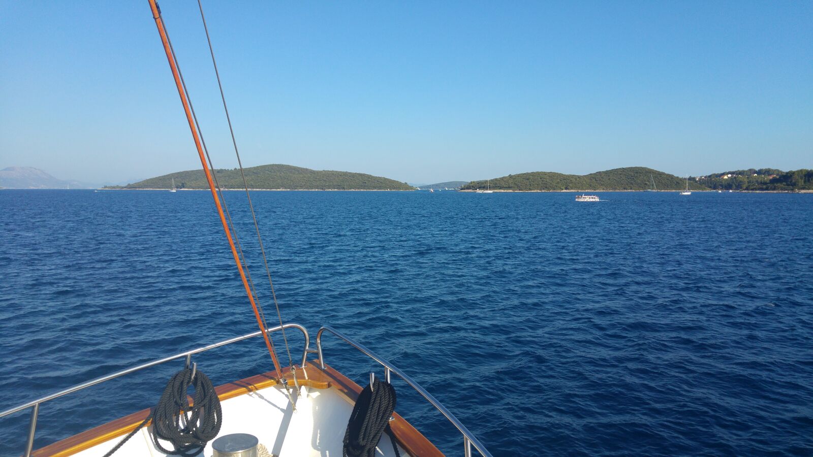 LG G4 sample photo. Blue, boats, sailboats, sailing photography