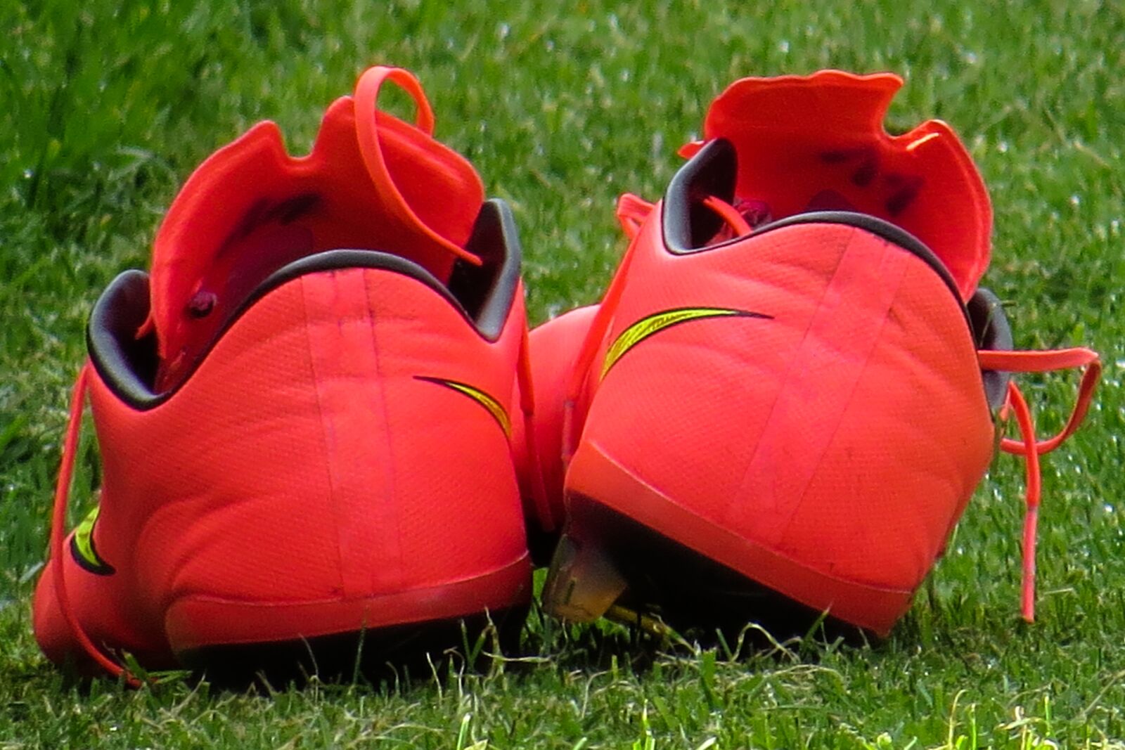 Canon PowerShot SX740 HS sample photo. Sport, football, shoes photography