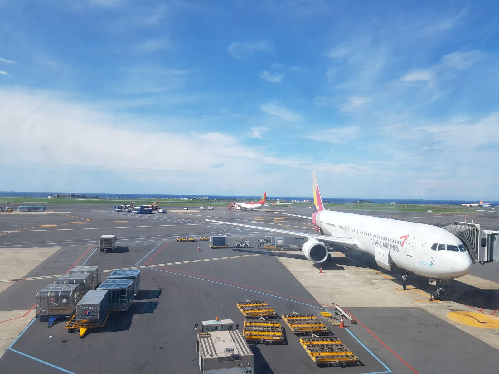 Samsung Galaxy S7 Edge sample photo. Incheon international airport, plane photography