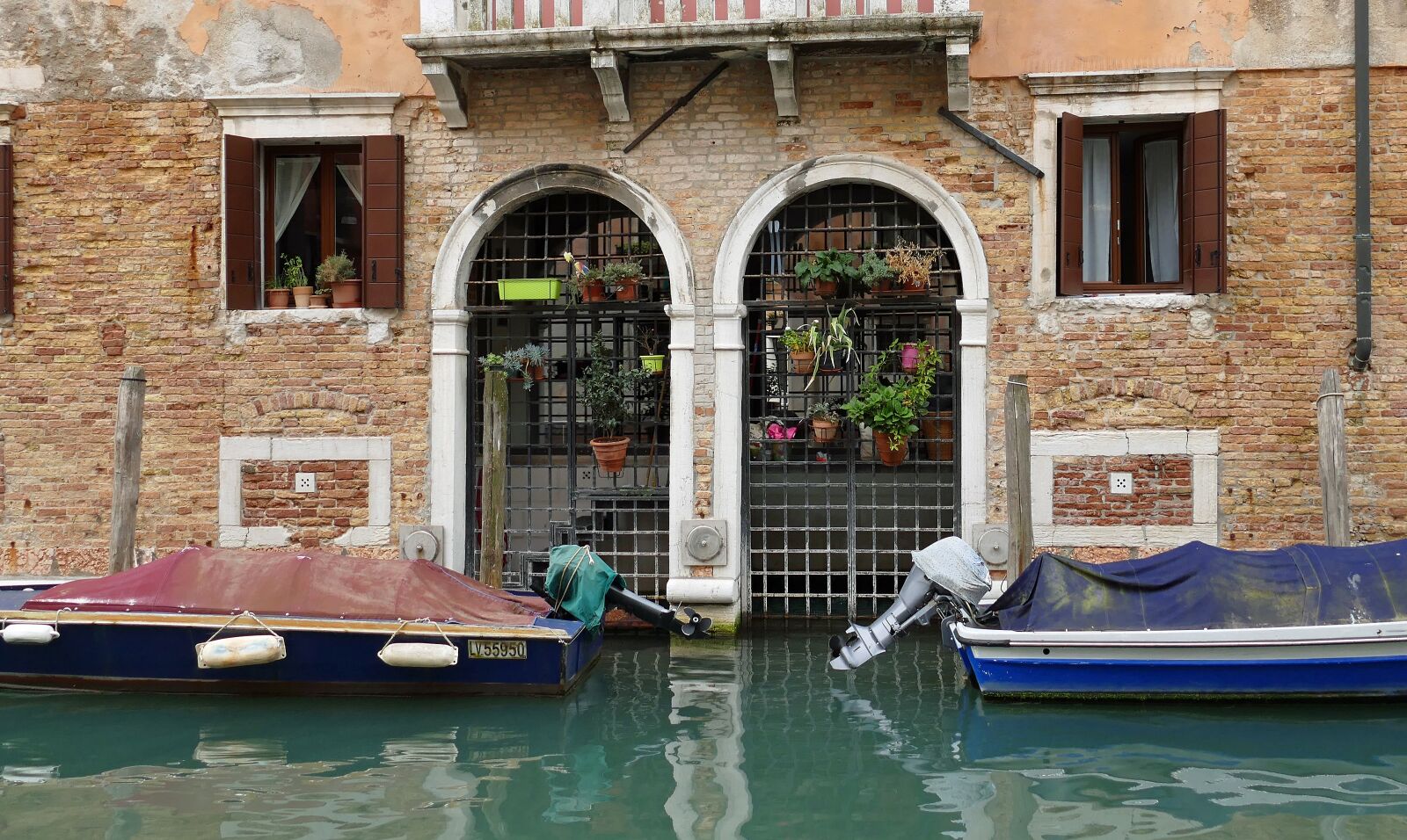 Panasonic Lumix DMC-FZ1000 sample photo. Venice, secondary channel, romantic photography