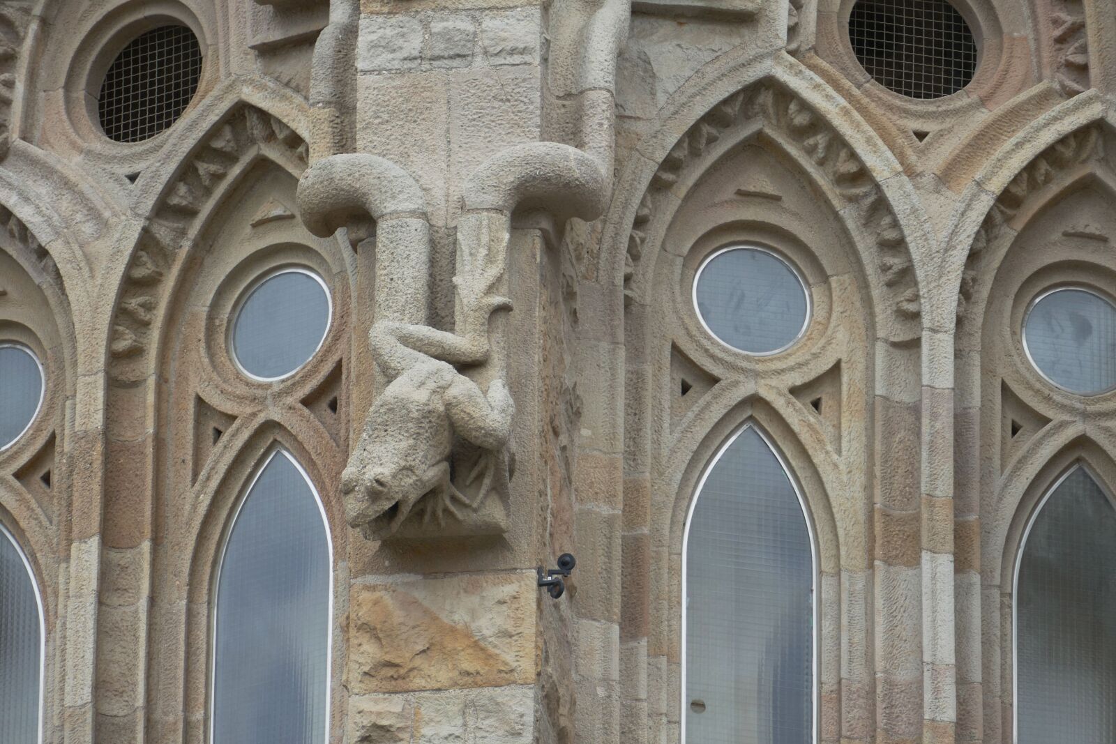 Panasonic Lumix DMC-FZ1000 sample photo. Barcelona, spain, church photography