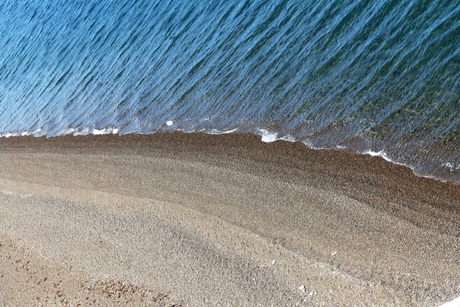 Panasonic Lumix DMC-FZ200 sample photo. Water, beach, sand photography