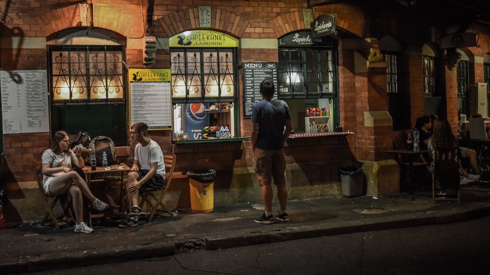 Nikon D3300 sample photo. Square, street, cantine photography