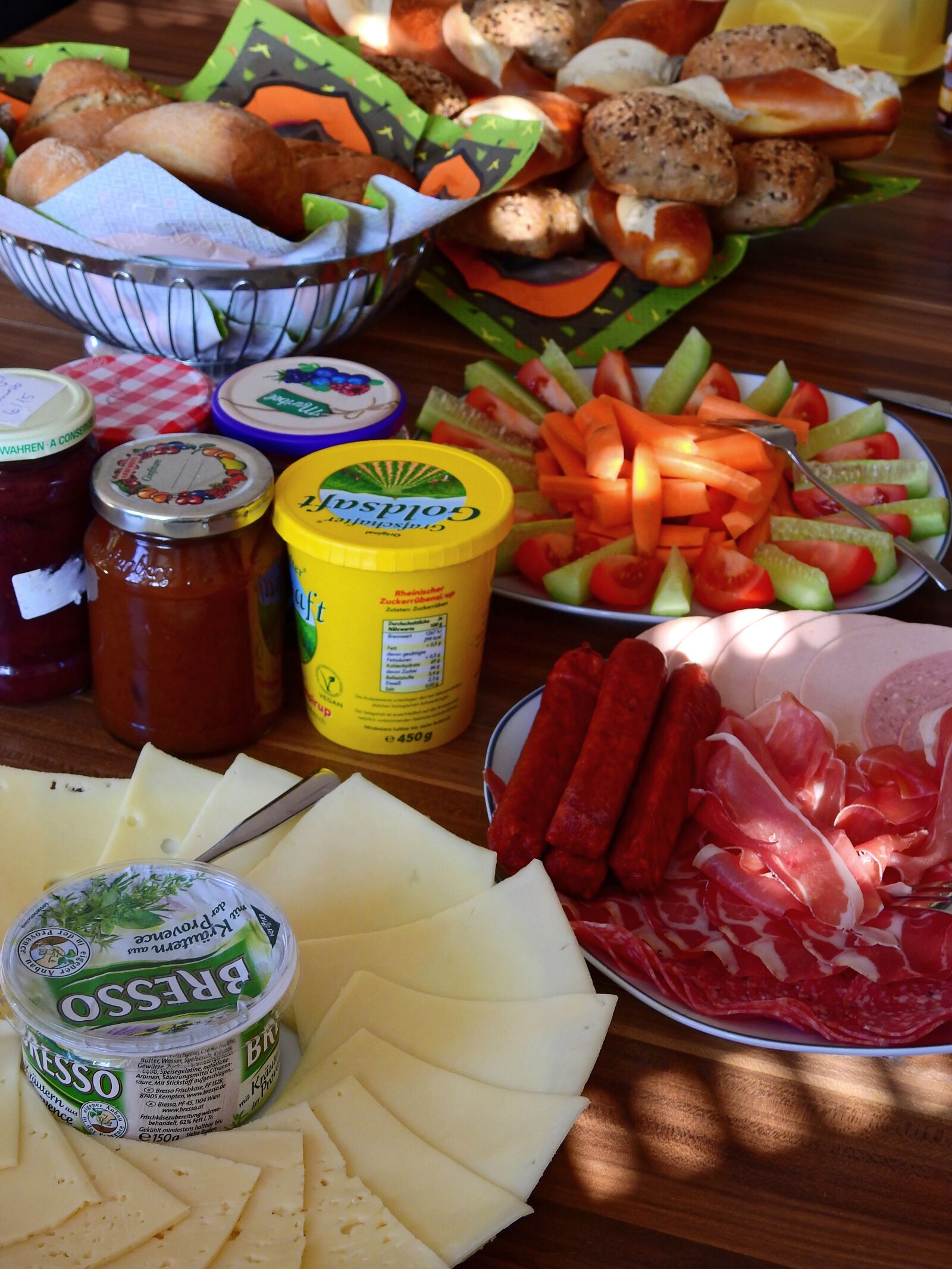 Nikon Coolpix P900 sample photo. Dine, eat, bread photography