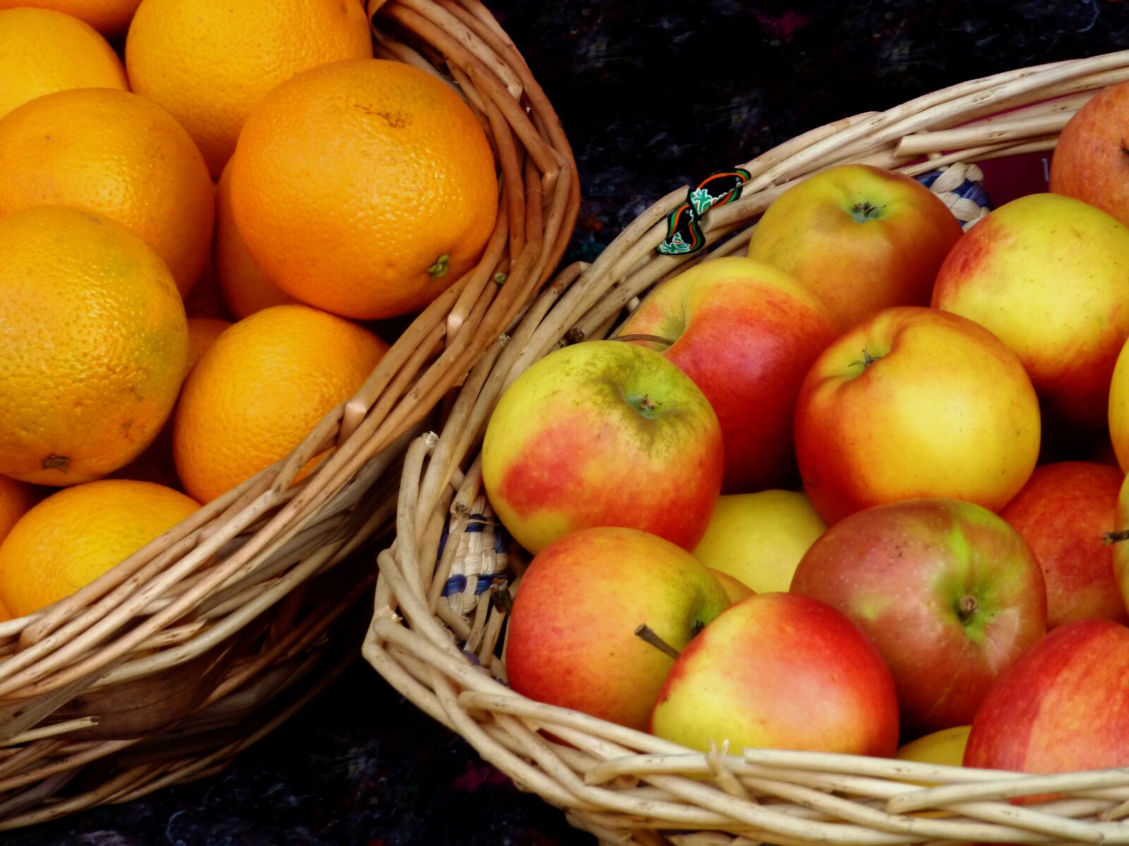 Panasonic DMC-TZ7 sample photo. Citrus fruits, apple, vitamins photography