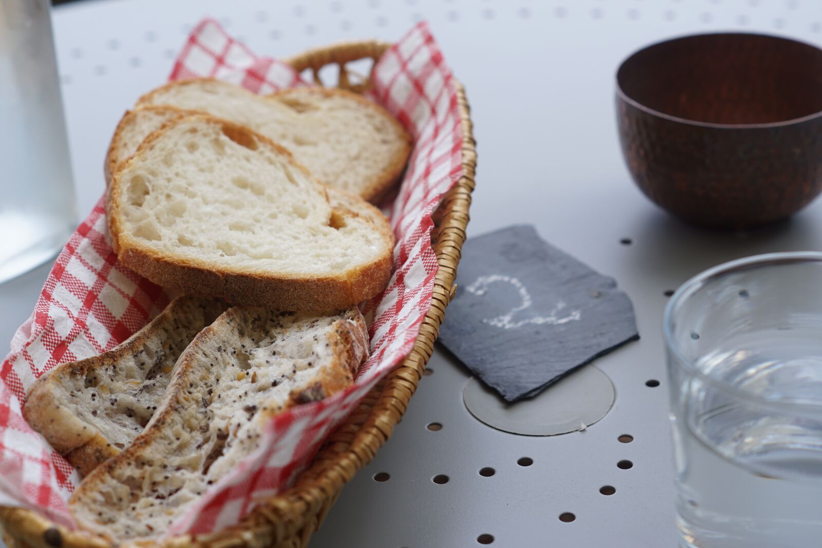 Sony ILCA-77M2 + Sony DT 50mm F1.8 SAM sample photo. Bread, table, restaurant photography