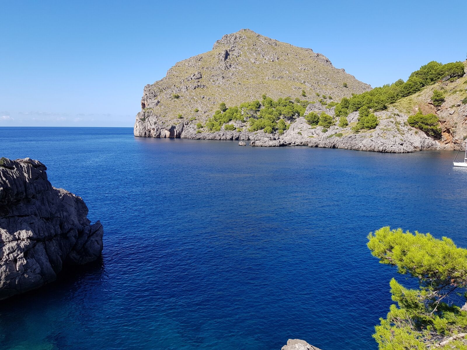 Samsung Galaxy S8+ sample photo. Coast, sea, waters photography