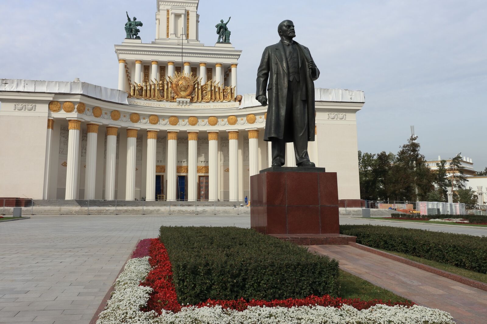 Canon EOS 77D (EOS 9000D / EOS 770D) sample photo. Lenin, monument, russia photography