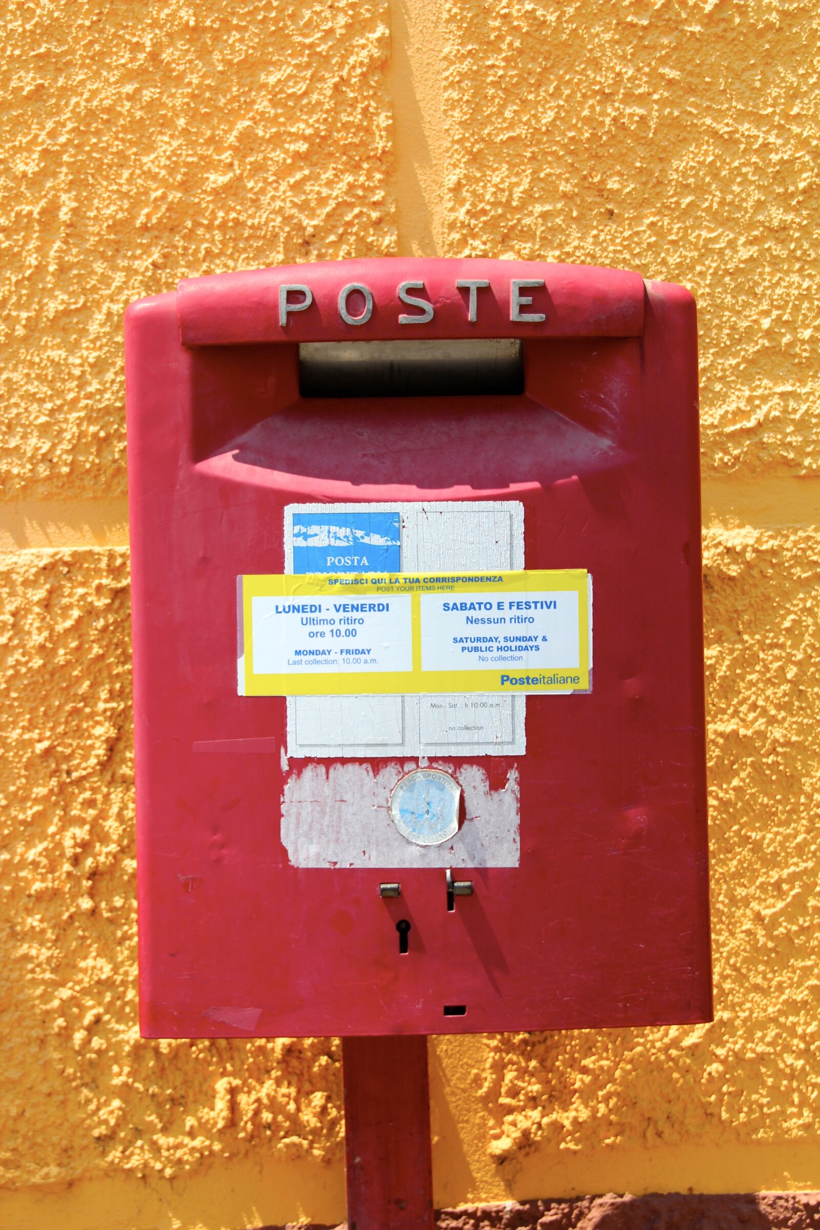 Canon EOS 600D (Rebel EOS T3i / EOS Kiss X5) sample photo. Mailbox, italy, red photography