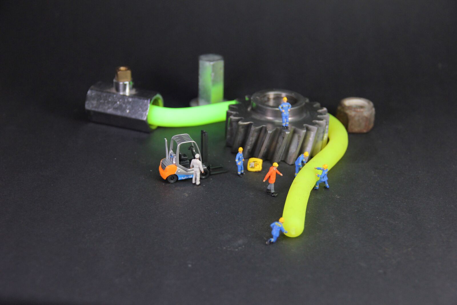 Canon EOS 550D (EOS Rebel T2i / EOS Kiss X4) sample photo. Industry, neon yellow, miniature photography