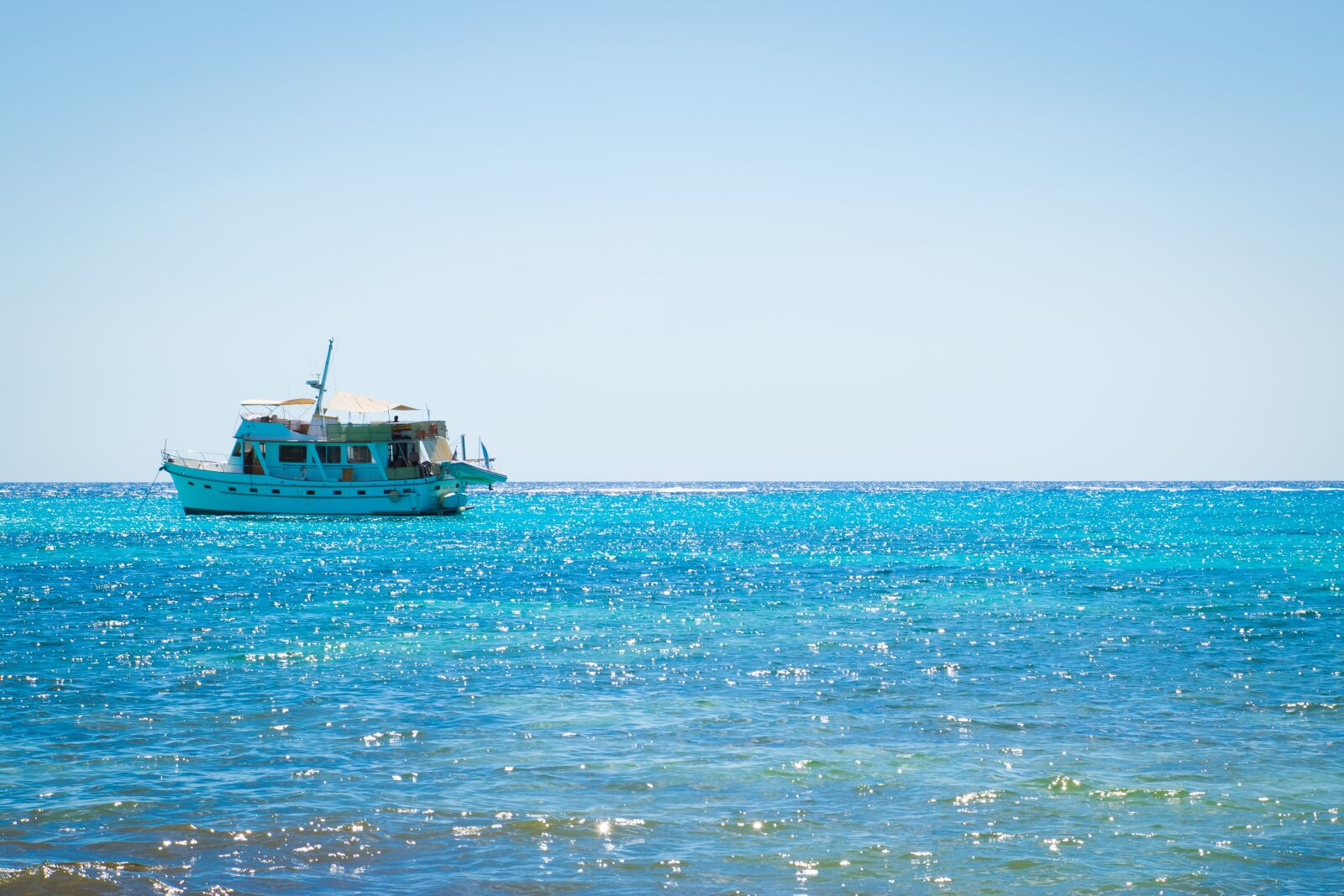 Nikon D5300 sample photo. Beach, boat, sea side photography
