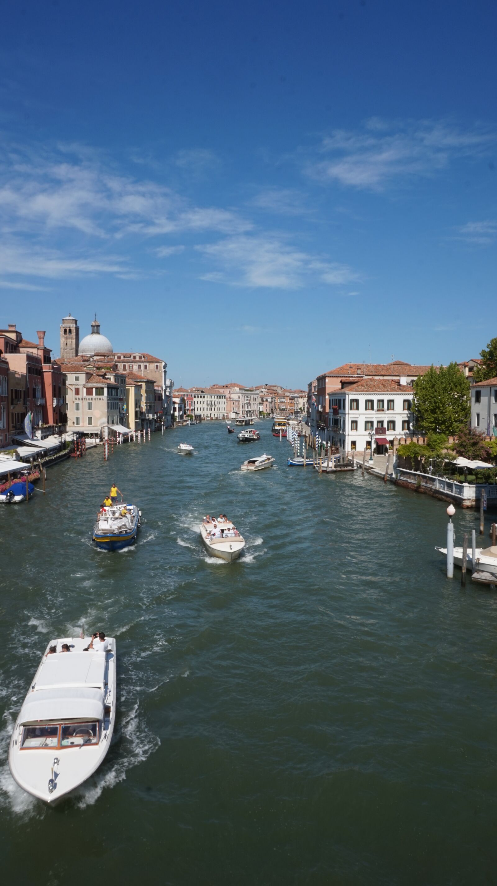 Sony E 16-50mm F3.5-5.6 PZ OSS sample photo. Boats, city, water photography