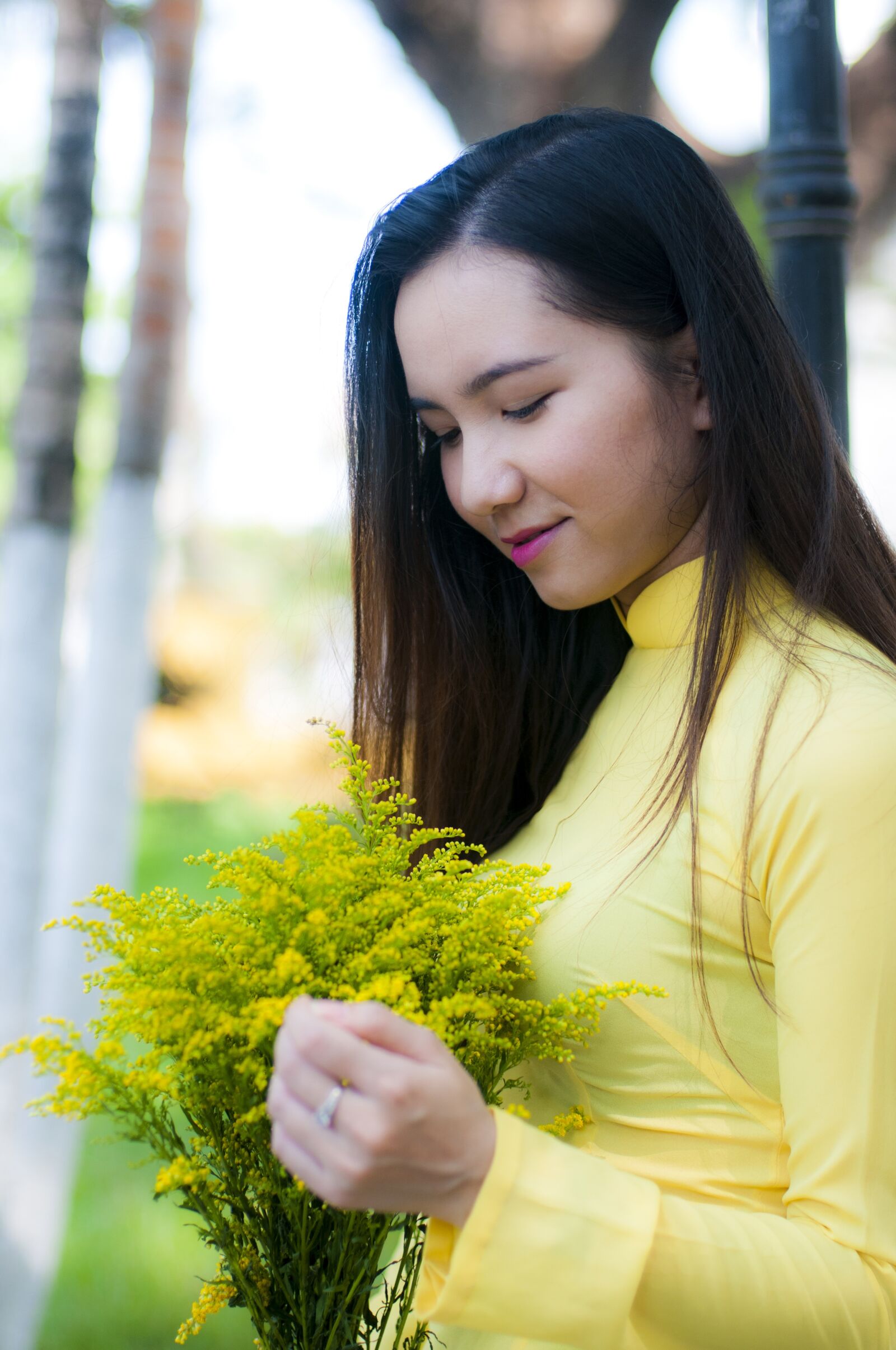 Nikon D300 sample photo. Long coat, yellow, girl photography