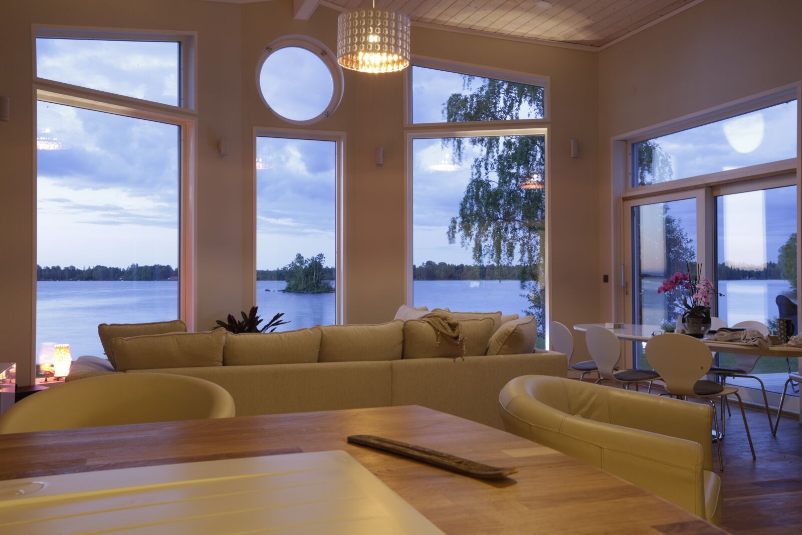 Canon EF 16-35mm F2.8L II USM sample photo. Living room, lake, eco photography