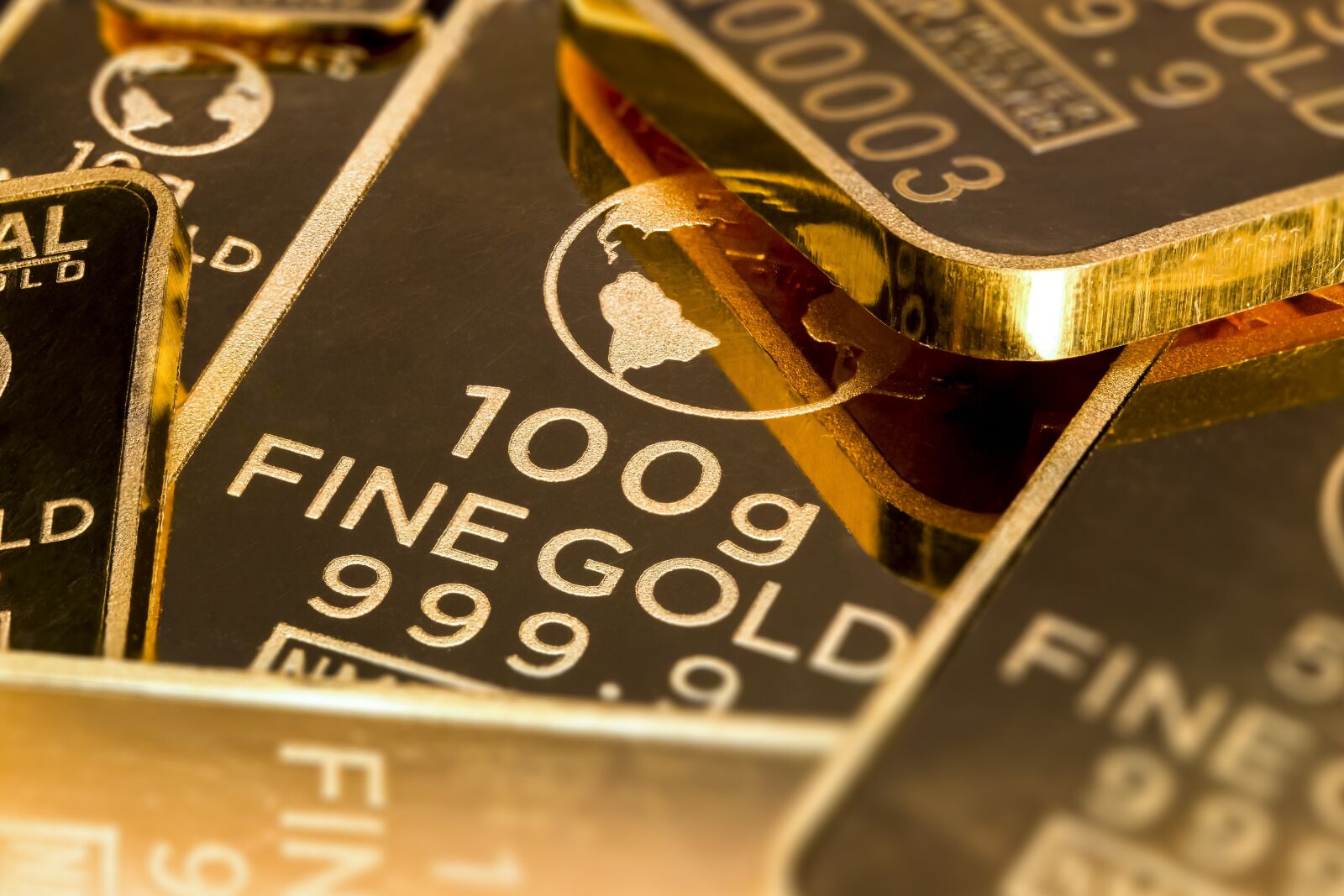 Canon EF 100mm F2.8L Macro IS USM sample photo. Gold is money, gold photography
