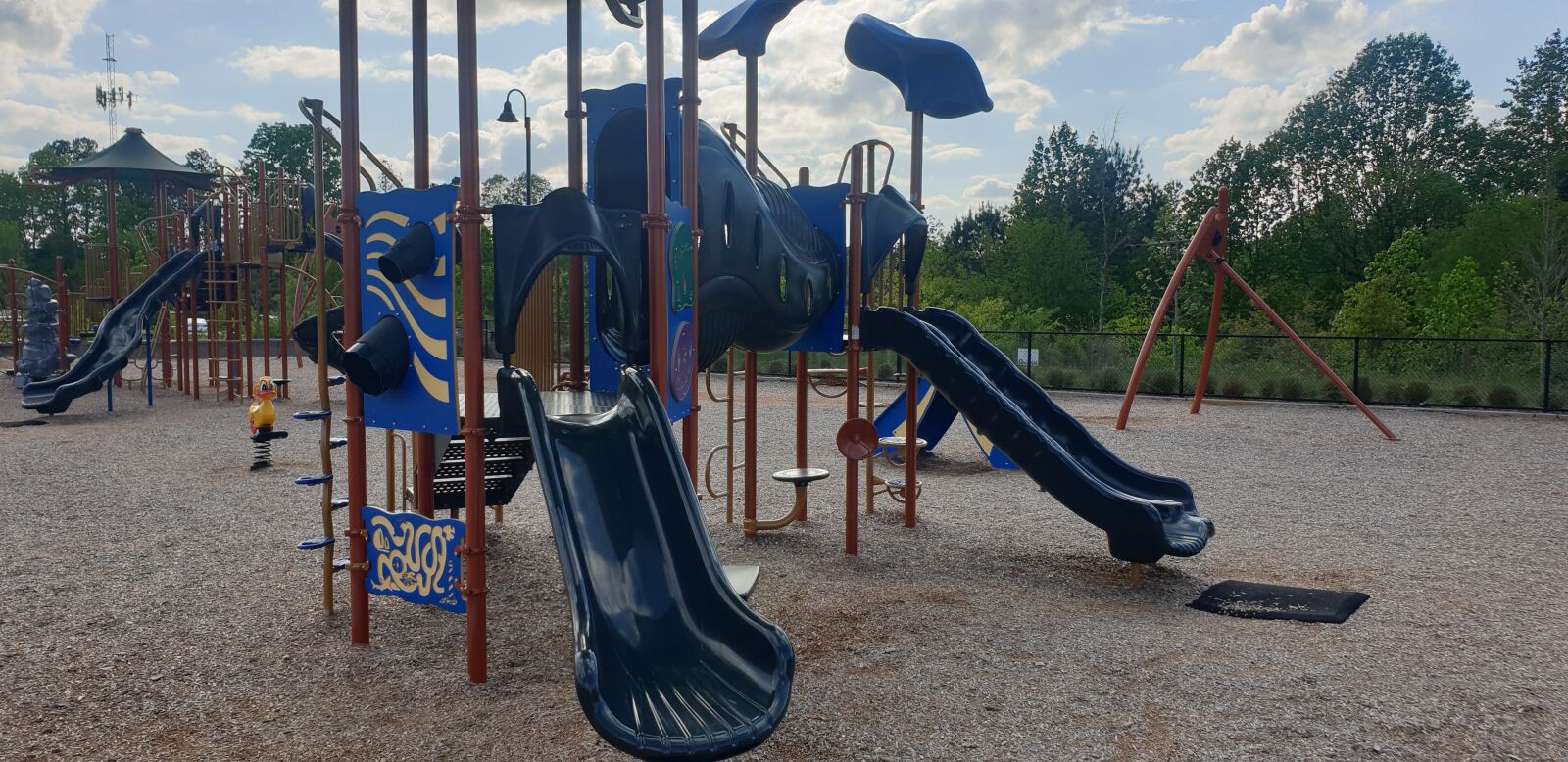 Samsung Galaxy Note9 sample photo. Corona, playground, closed photography
