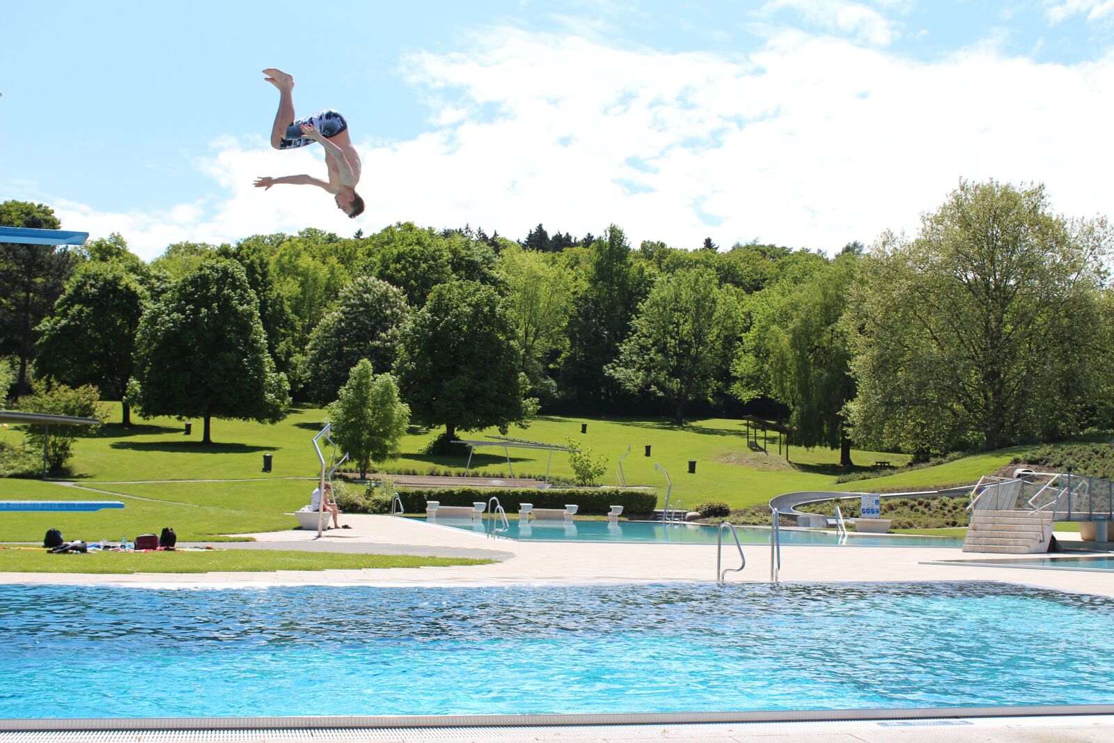 Canon EOS 650D (EOS Rebel T4i / EOS Kiss X6i) sample photo. Outdoor pool, jump, plunge photography