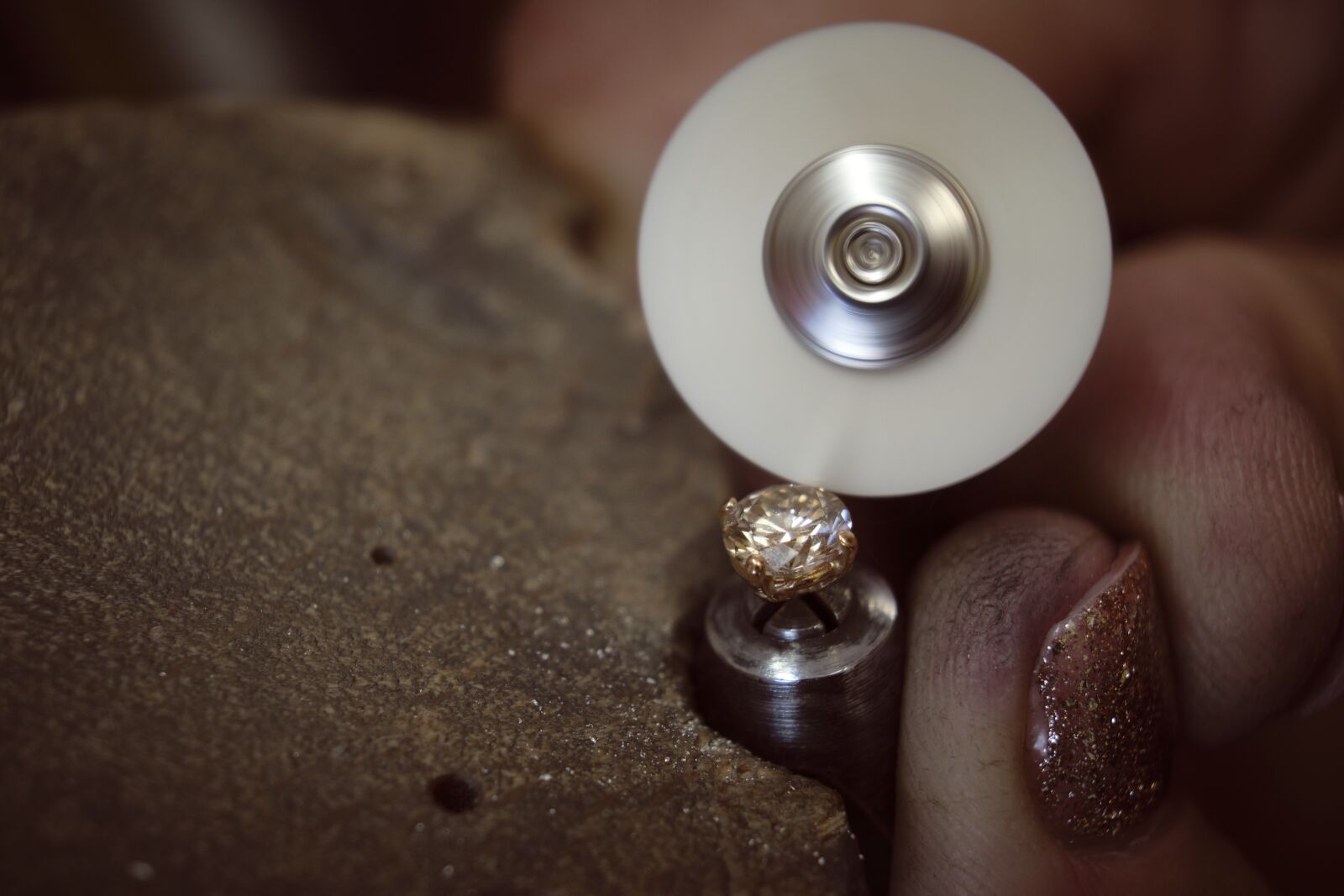 Fujifilm XF 18-55mm F2.8-4 R LM OIS sample photo. Jewellery, brilliant, polishing photography
